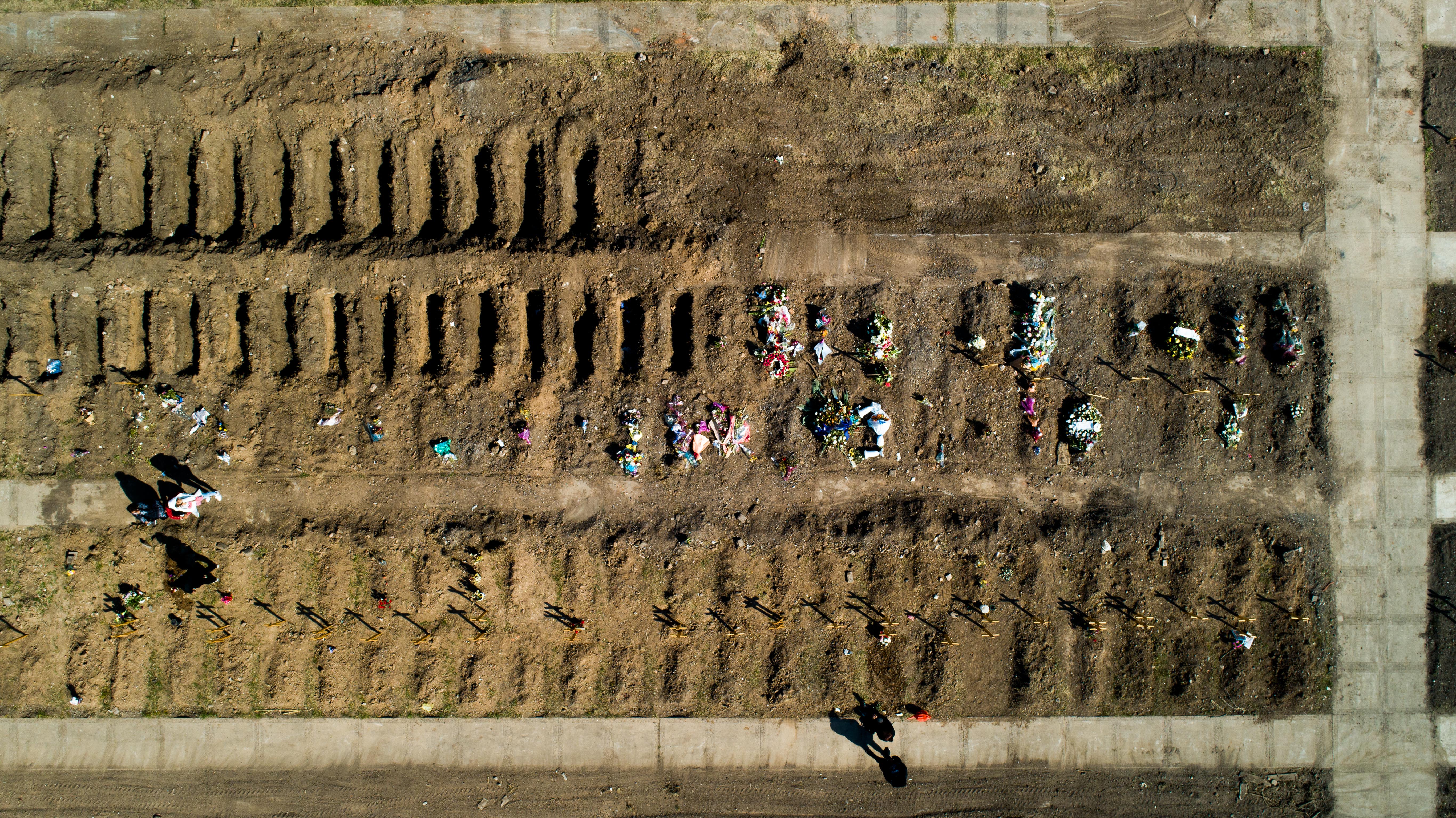 El cementerio de Flores también reabrió este lunes