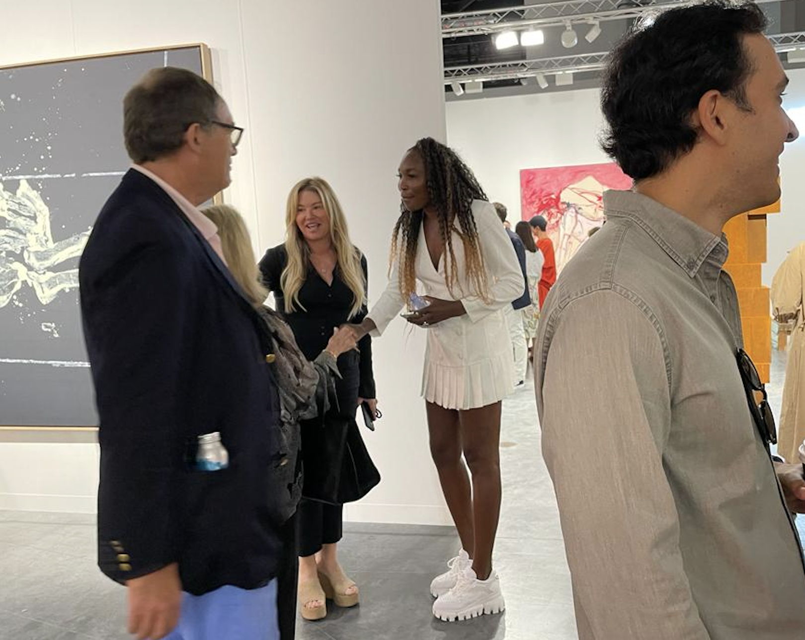 La estrella del tenis Venus Williams pasó por la preview para VIP de Art Basel Miami Beach. (Yosvani Oliva)