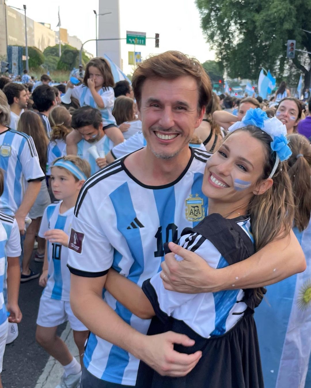 Pampita y García Moritán festejaron en el Obelisco el triunfo de la Selección