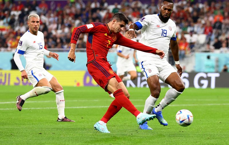 La Costa Rica de Keylor Navas, que cayó duramente ante España -goleada, por 7-0 por el equipo de Luis Enrique- en su primer partido del Mundial de fútbol de Qatar, se enfrenta a Japón este domingo con la esperanza de batir a los nipones para mantenerse viva en el campeonato. (REUTERS)