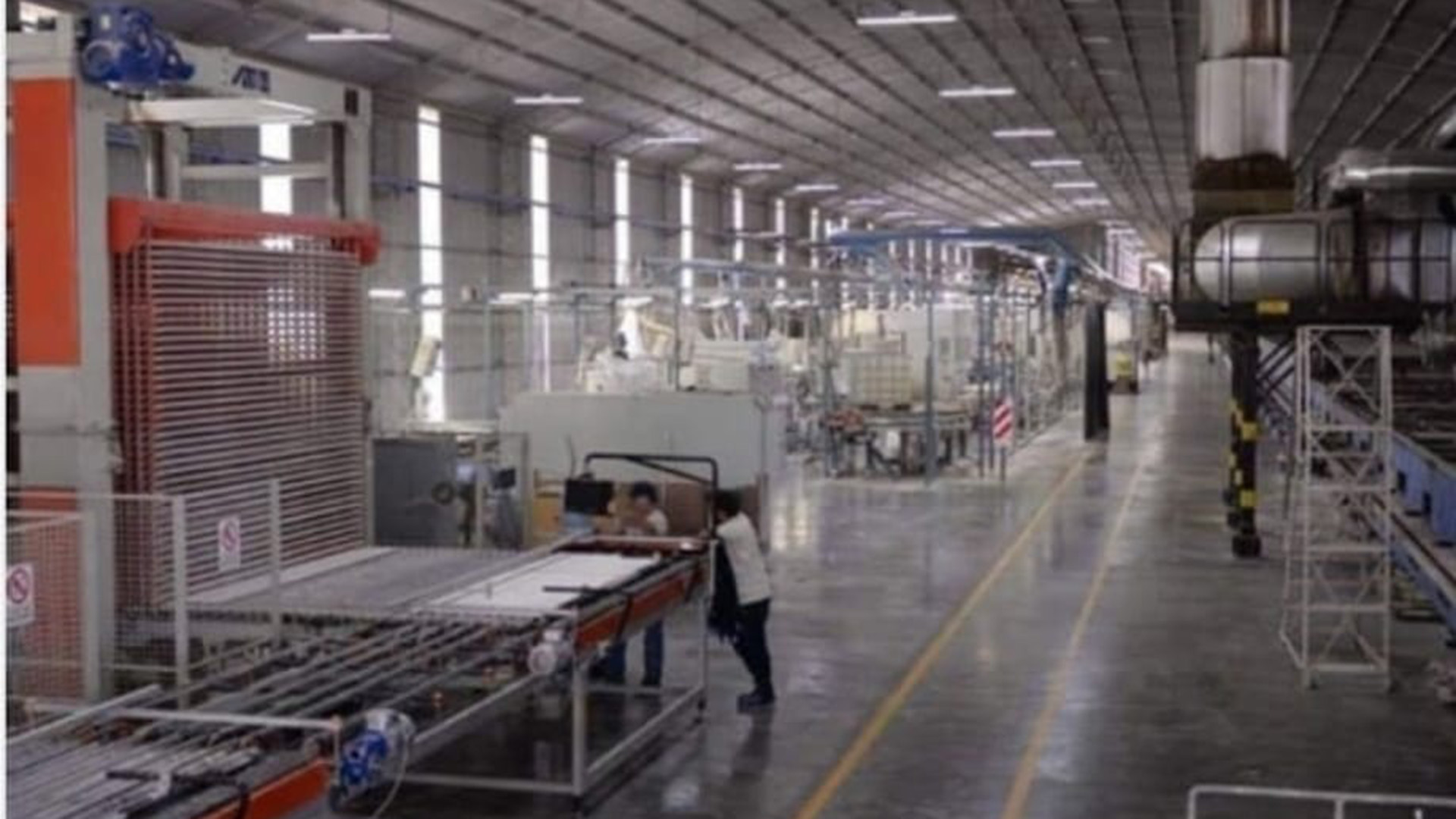 Estas son las instalaciones de la planta de Cerámica Alberdi en José C. Paz, donde hoy la UIA hará el festejo por el Día de la Industria