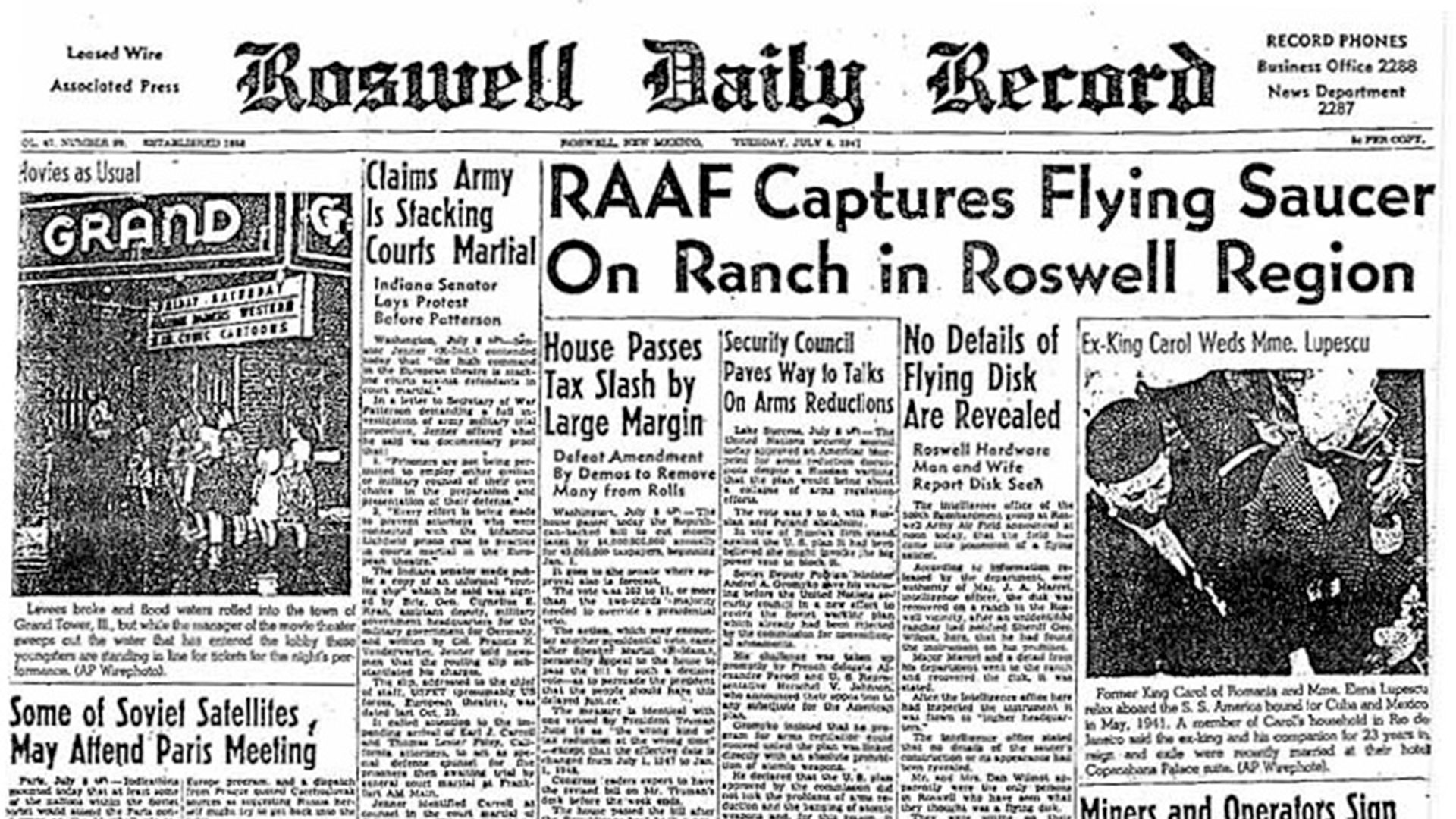 El diario local de Roswell. el 8 de julio de 1947, publicó en primera plana que se habían encontrado restos de una nave extraterrestre. Un general norteamericano salió a desmentirlo al día siguiente. En ese titular se basó todo lo que siguió