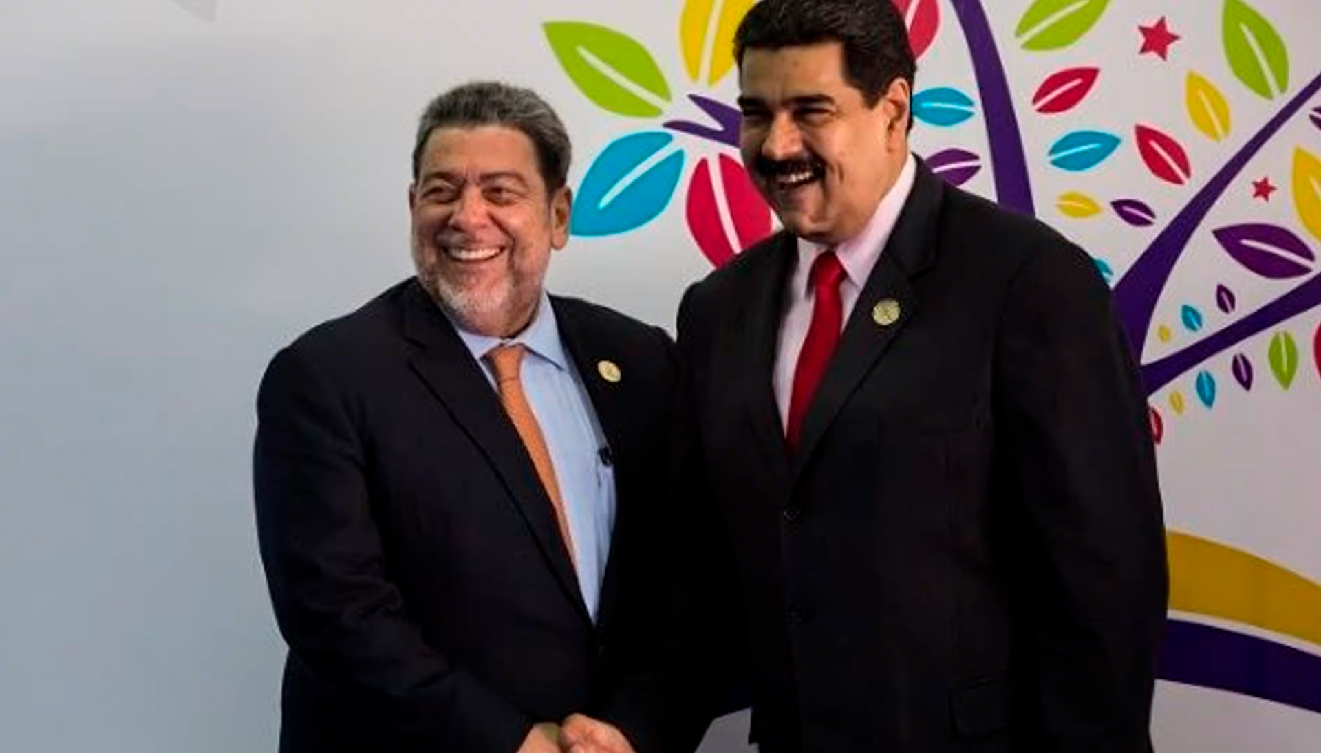 Ralph Gonsalves junto a Nicolás Maduro