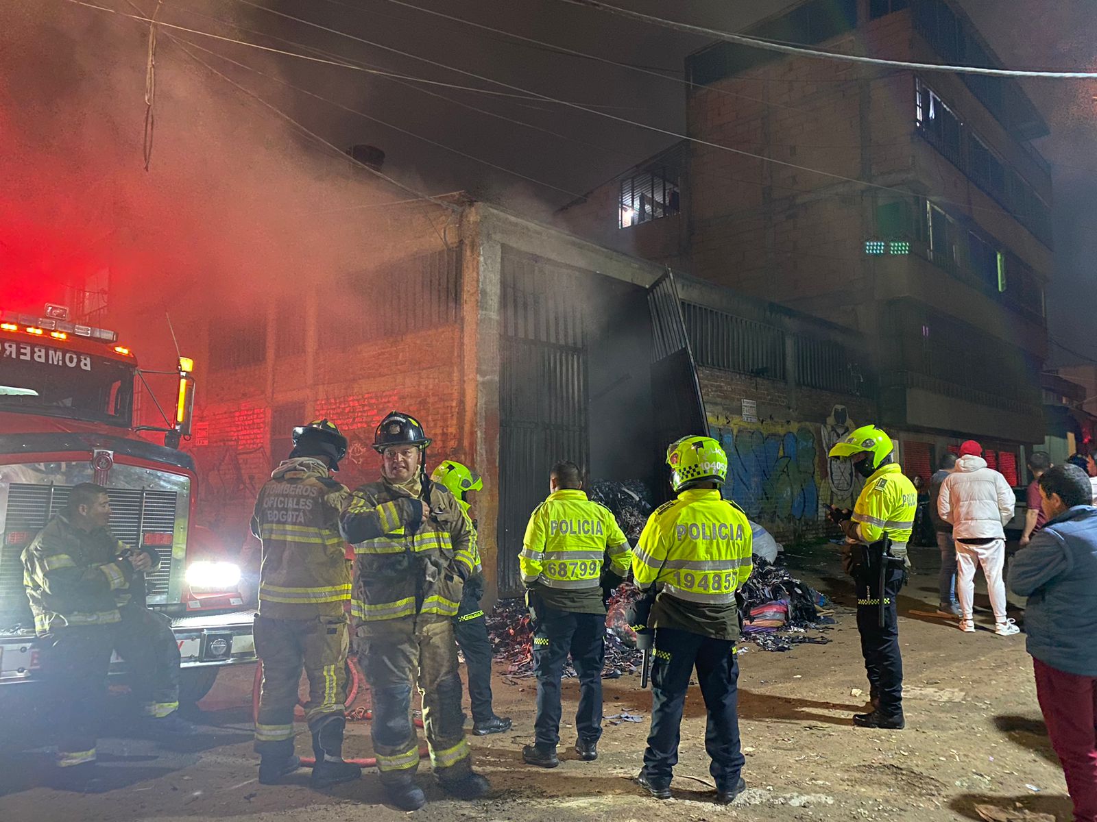 Incendio Al Interior De Una Fabrica Ubicada Al Sur De Bogotá En La ‘noche De Velitas Infobae 4396