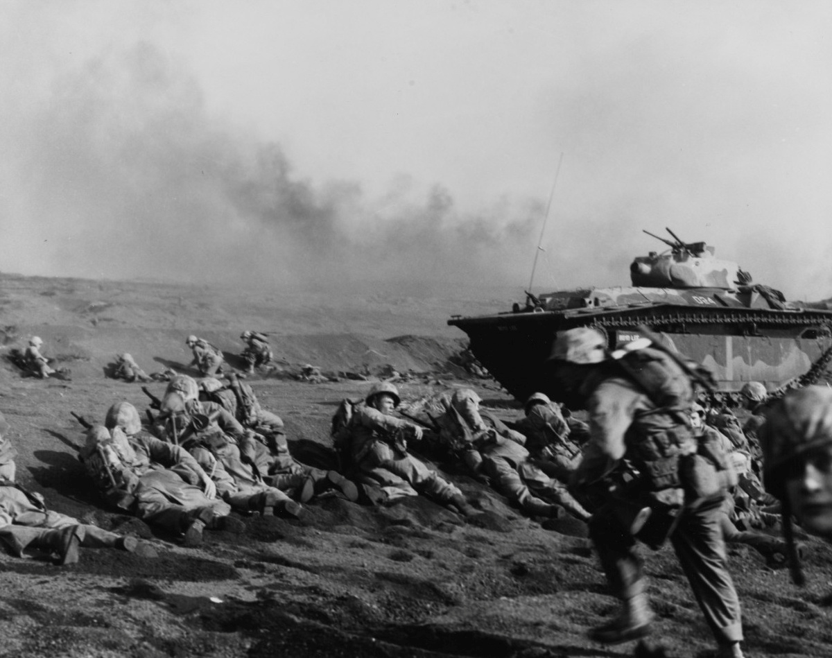 Tropas estadounidenses en Iwo Jima (Reuters)