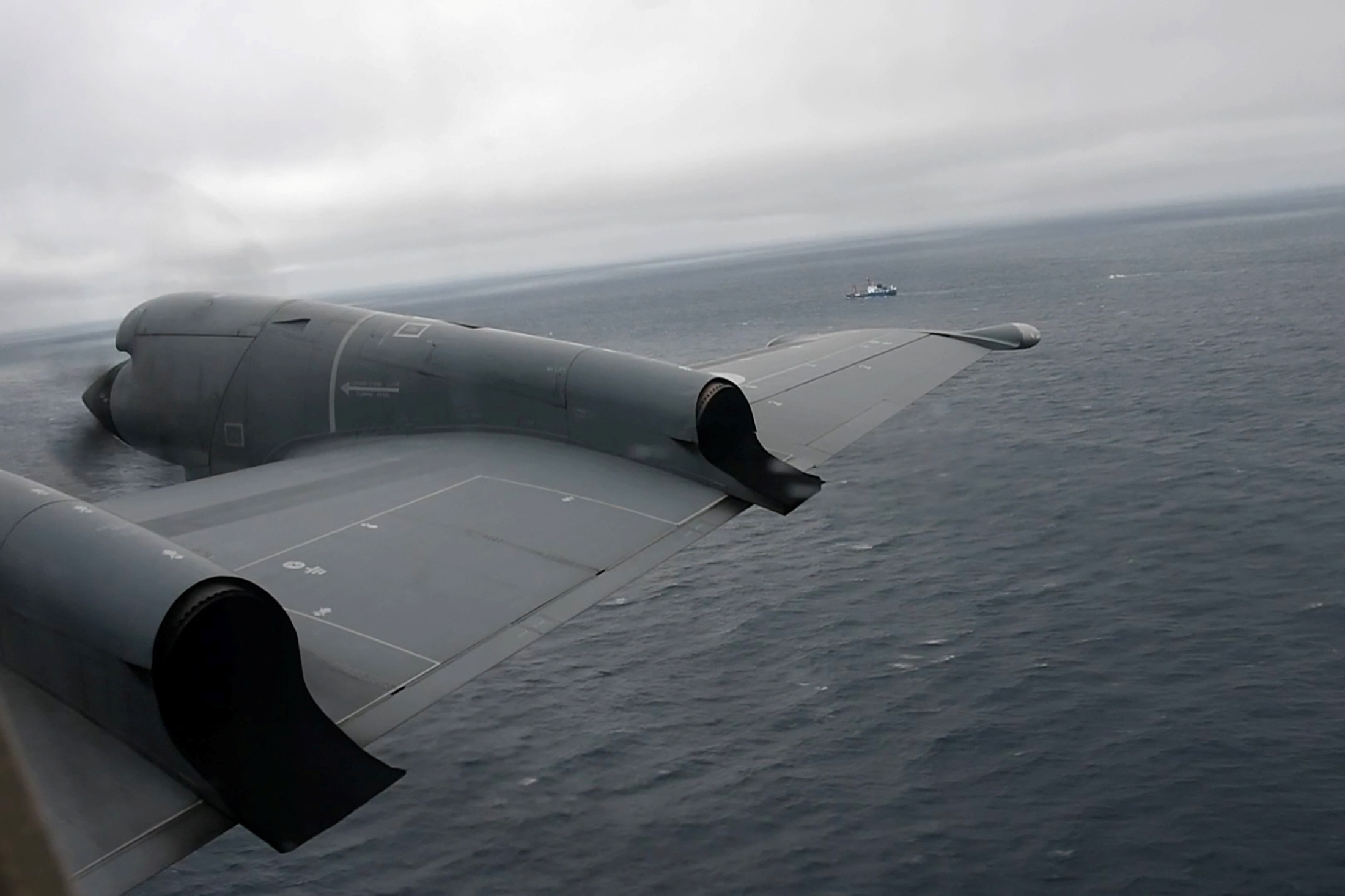 A Royal Canadian Air Force CP-140 Aurora maritime surveillance aircraft of 14 Wing flies a search pattern for the missing OceanGate submersible, which had been carrying five people to explore the wreck of the sunken SS Titanic, in the Atlantic Ocean off Newfoundland, Canada June 20, 2023 in a still image from video. Canadian Forces/Handout via REUTERS   THIS IMAGE HAS BEEN SUPPLIED BY A THIRD PARTY.
