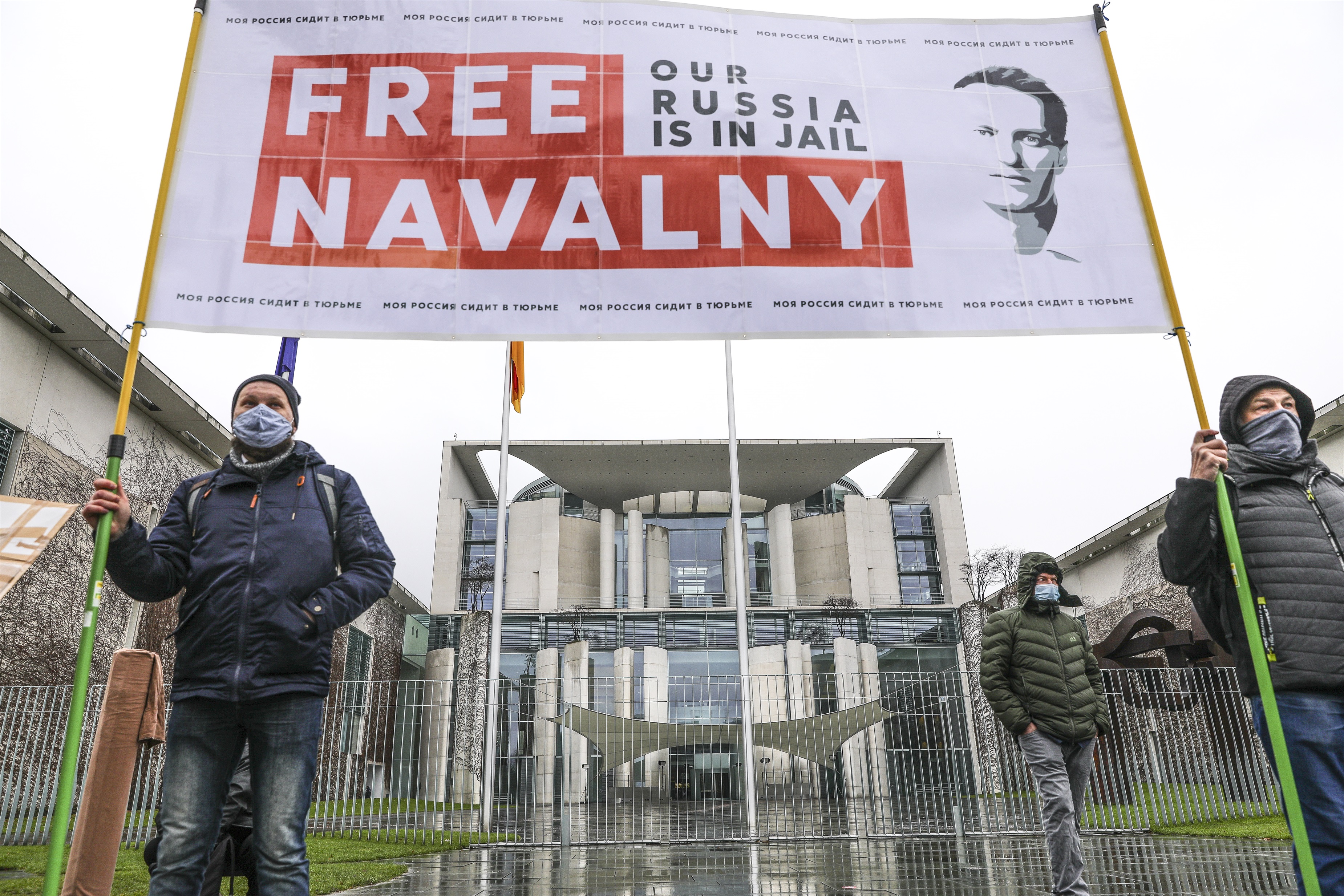 Imagen de archivo de una pancarta a favor de la liberación de Alexei Navalny en Berlín (OMER MESSINGER)