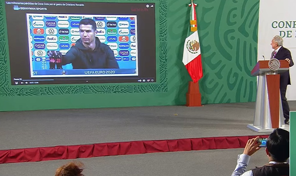“Tengan para que aprendan”: AMLO aplaude gesto de Cristiano Ronaldo contra Coca Cola