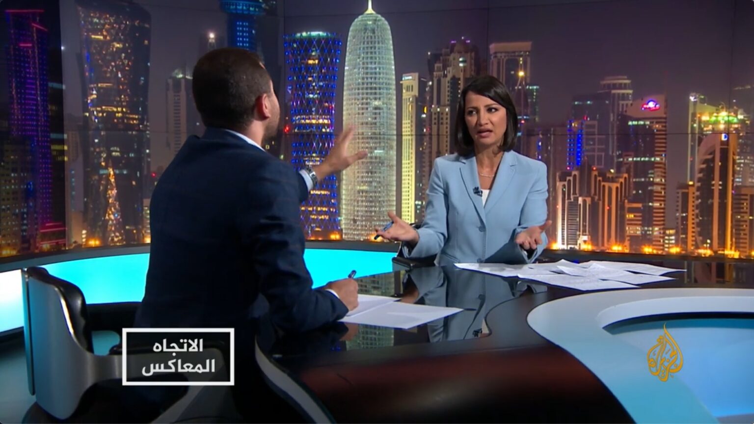 Jerry Maher en Al-Jazeera junto con Ghada Oueiss (Captura de Youtube)