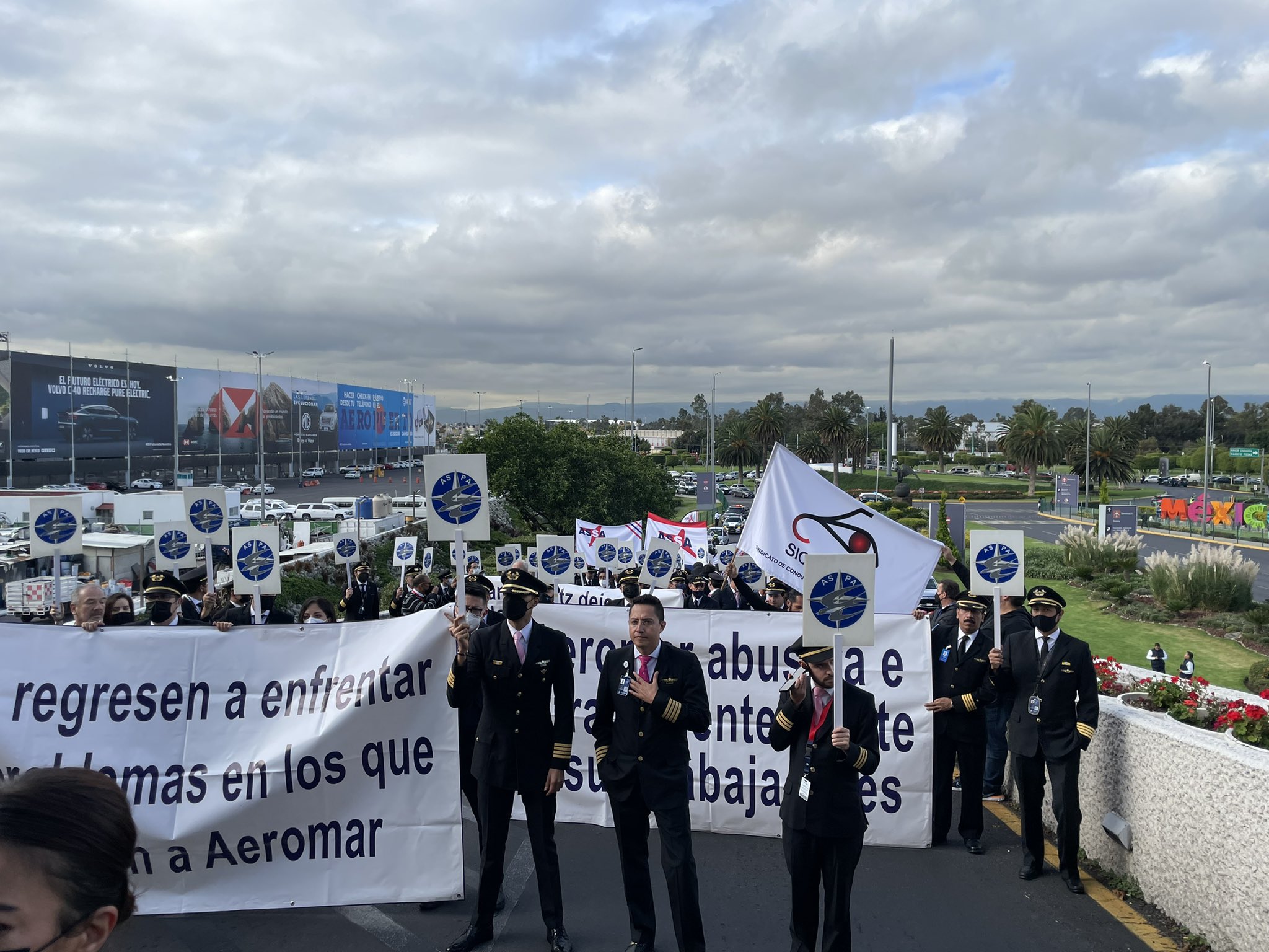 Ricardo del Valle Secretario General de la Asociación Sindical de Sobrecargos de Aviación de México dijo que el conflicto en Aeromar puede agravarse ya que la aerolínea está emplazada a huelga. (Foto: twitter/@DelvalleASSA).
