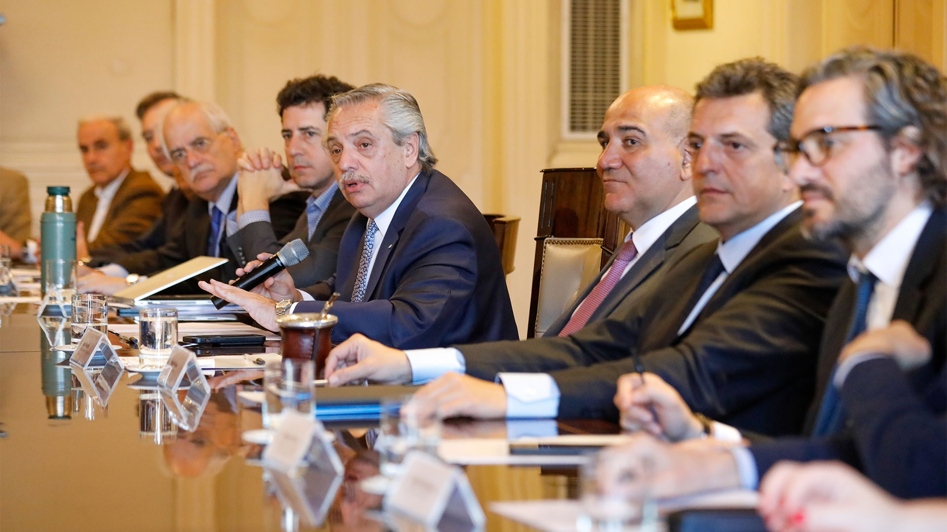 En la reunión de Gabinete, Massa se mostró preocupado por los gastos para importar energía que afectan las reservas del Banco Central