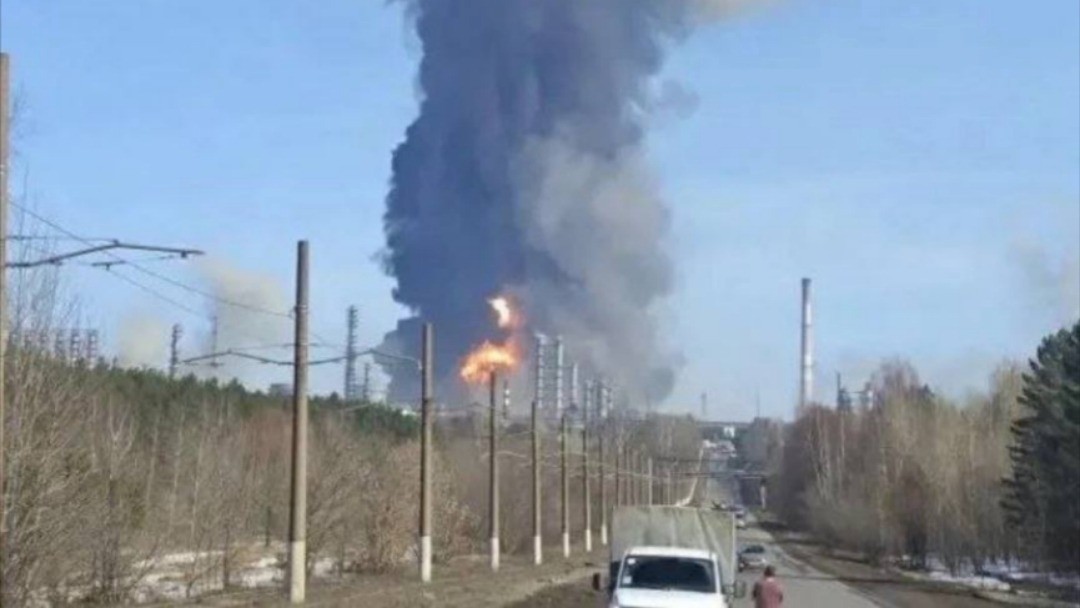Una explosi&oacute;n en una de las mayores plantas petroqu&iacute;micas de Rusia dej&oacute; un muerto y 50 heridos
