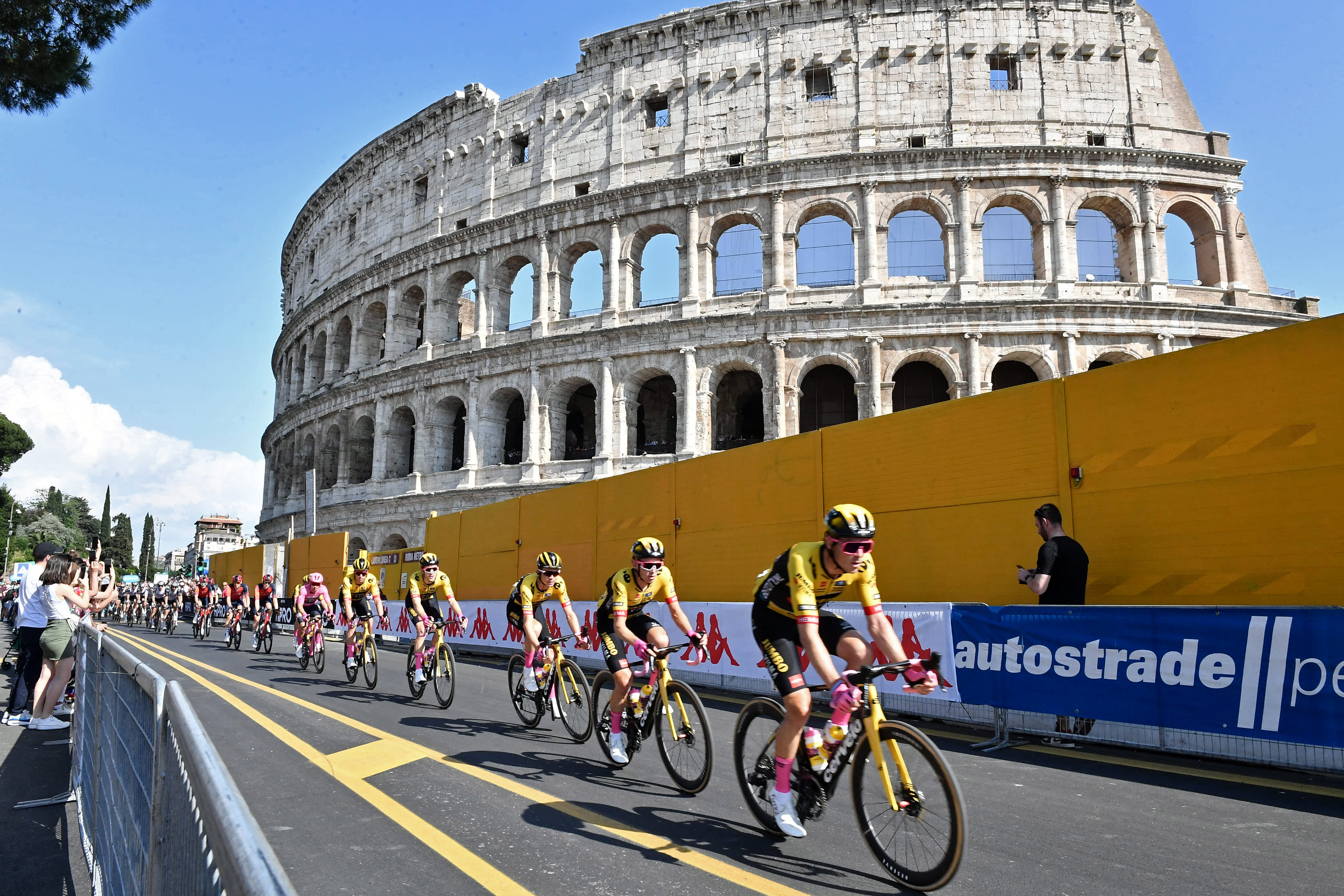 Cycling - Giro d'Italia - Stage 21 - Rome to Rome - Italy - May 28, 2023 Jumbo – Visma riders pass the Colosseum during stage 21 REUTERS/Jennifer Lorenzini