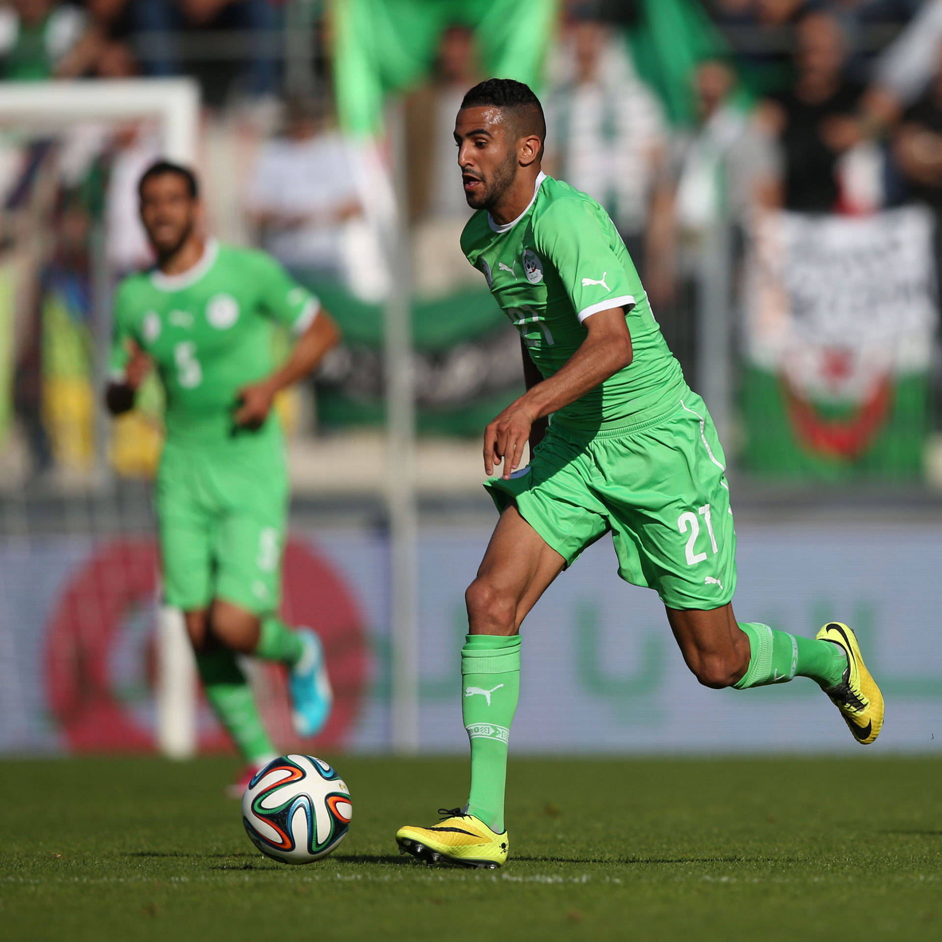 Riyad fue titular en el duelo en el que Argelia quedó en la puerta del Mundial (Getty Images)
