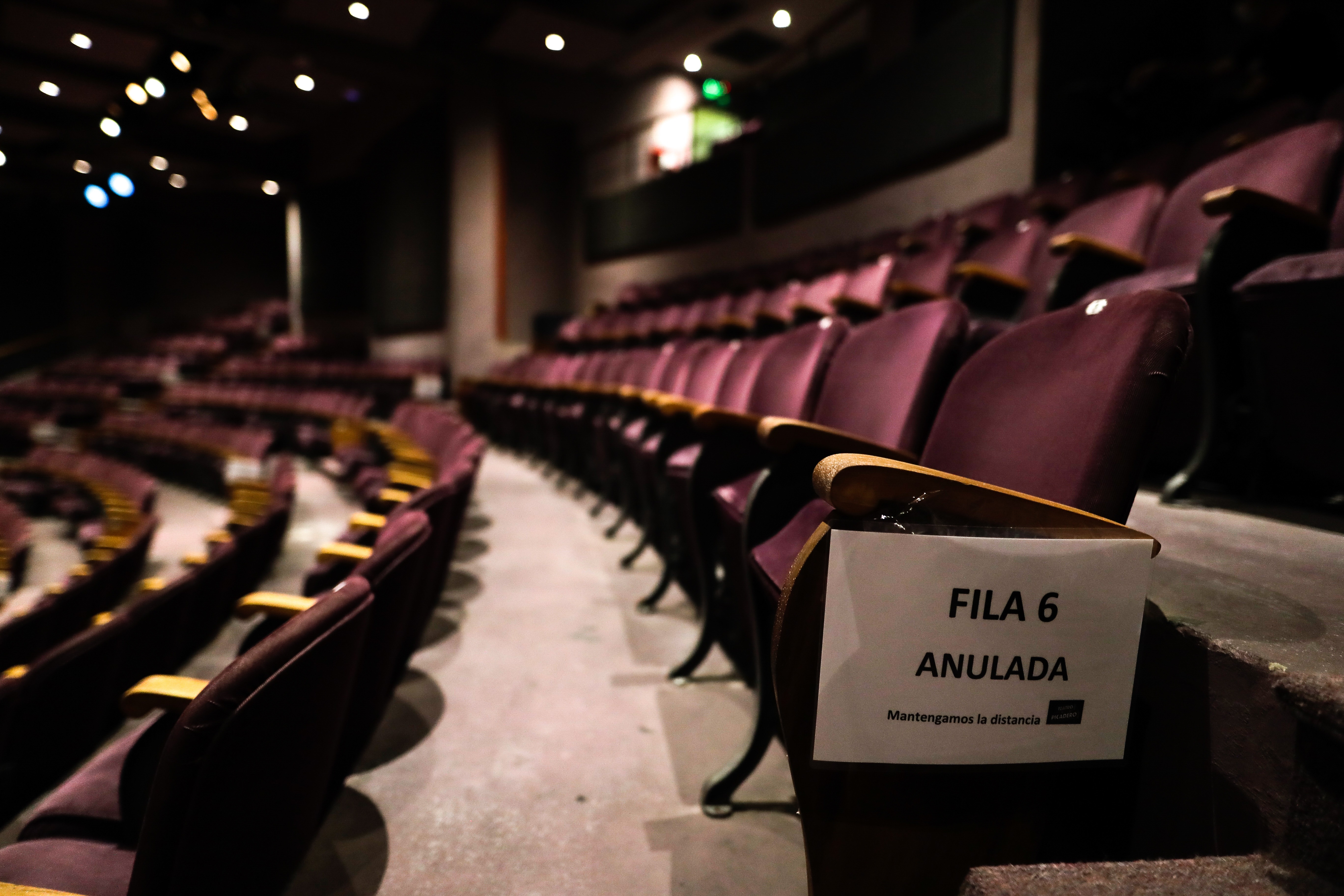 Los teatros seguirán funcionando con los protoclos vigentes (EFE/Juan Ignacio Roncoroni/Archivo)
