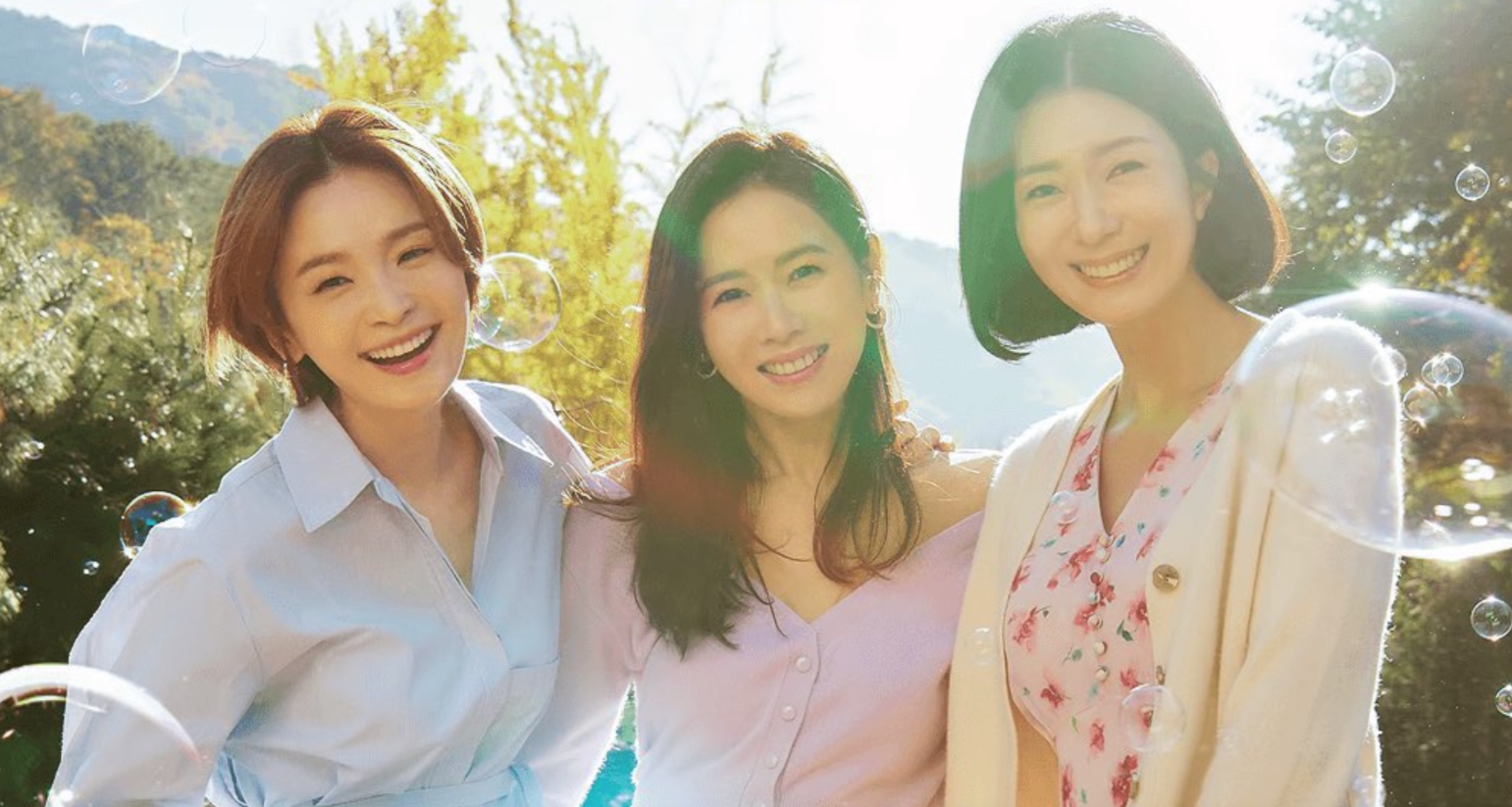 Los personajes que interpretan Son Ye-jin, Jeon Mi-do y Kim Ji-hyun son tres amigas incondicionales en "Treinta y nueve". (Netflix)