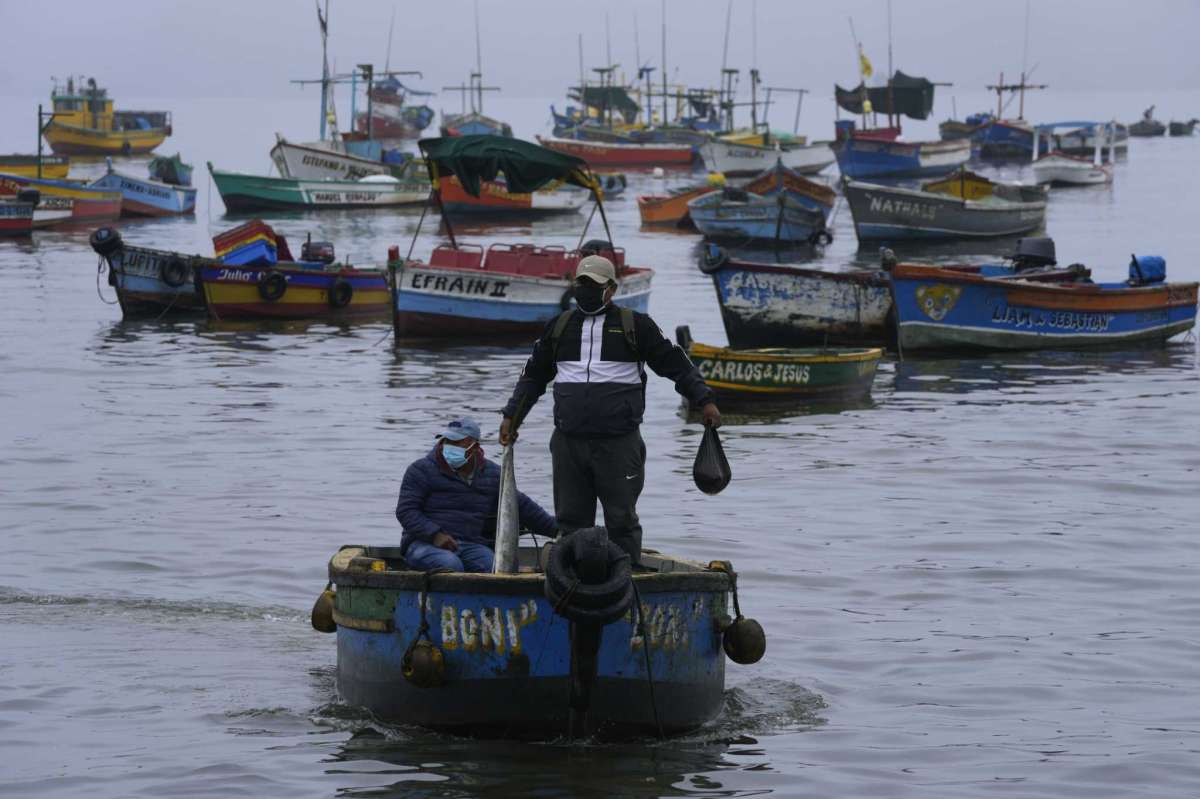 Derrame de petróleo: Gobierno evalúa entrega de bono a pescadores afectados