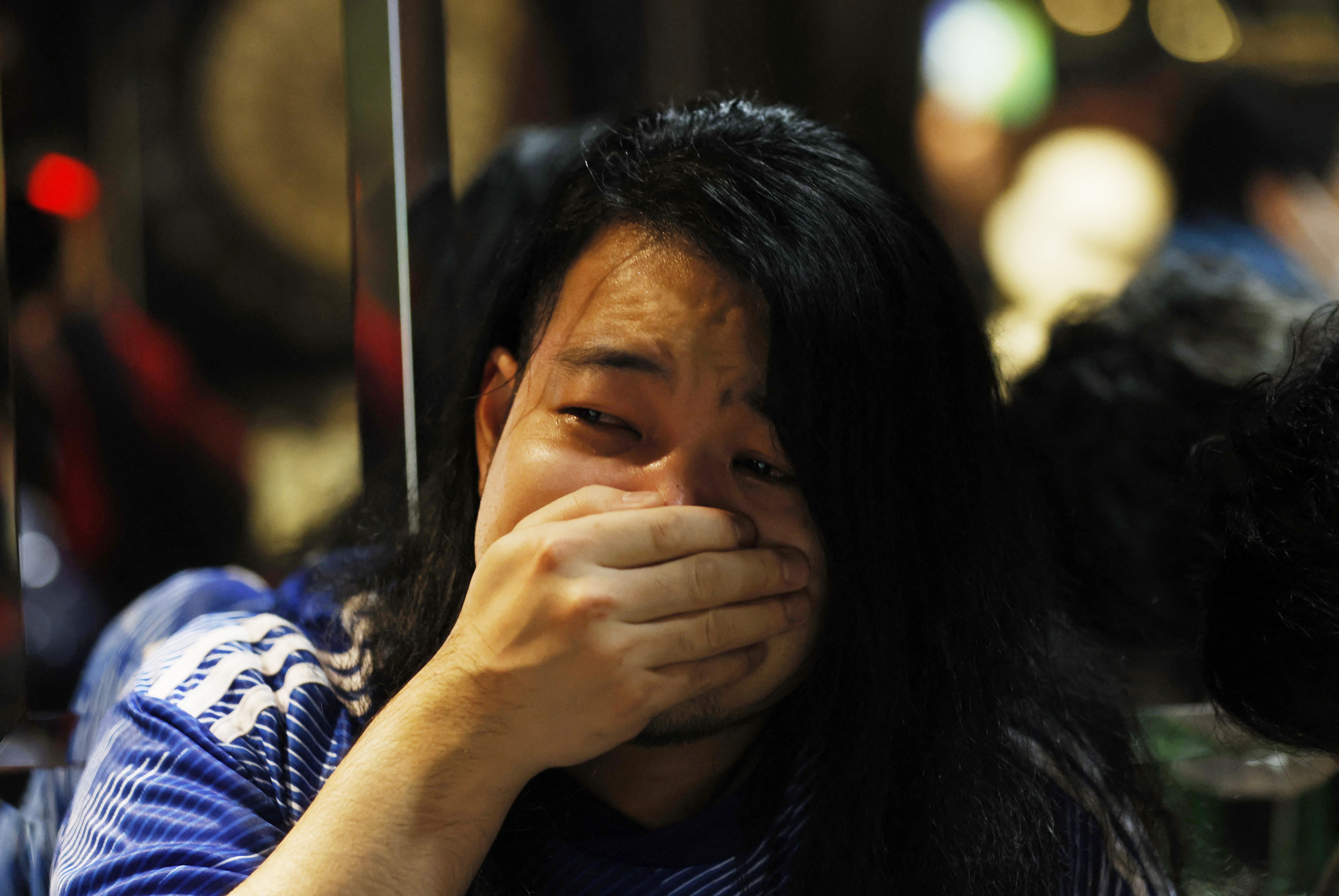 La frustración de otra fanática que no pudo contener las lágrimas (REUTERS/Kim Kyung-Hoon)