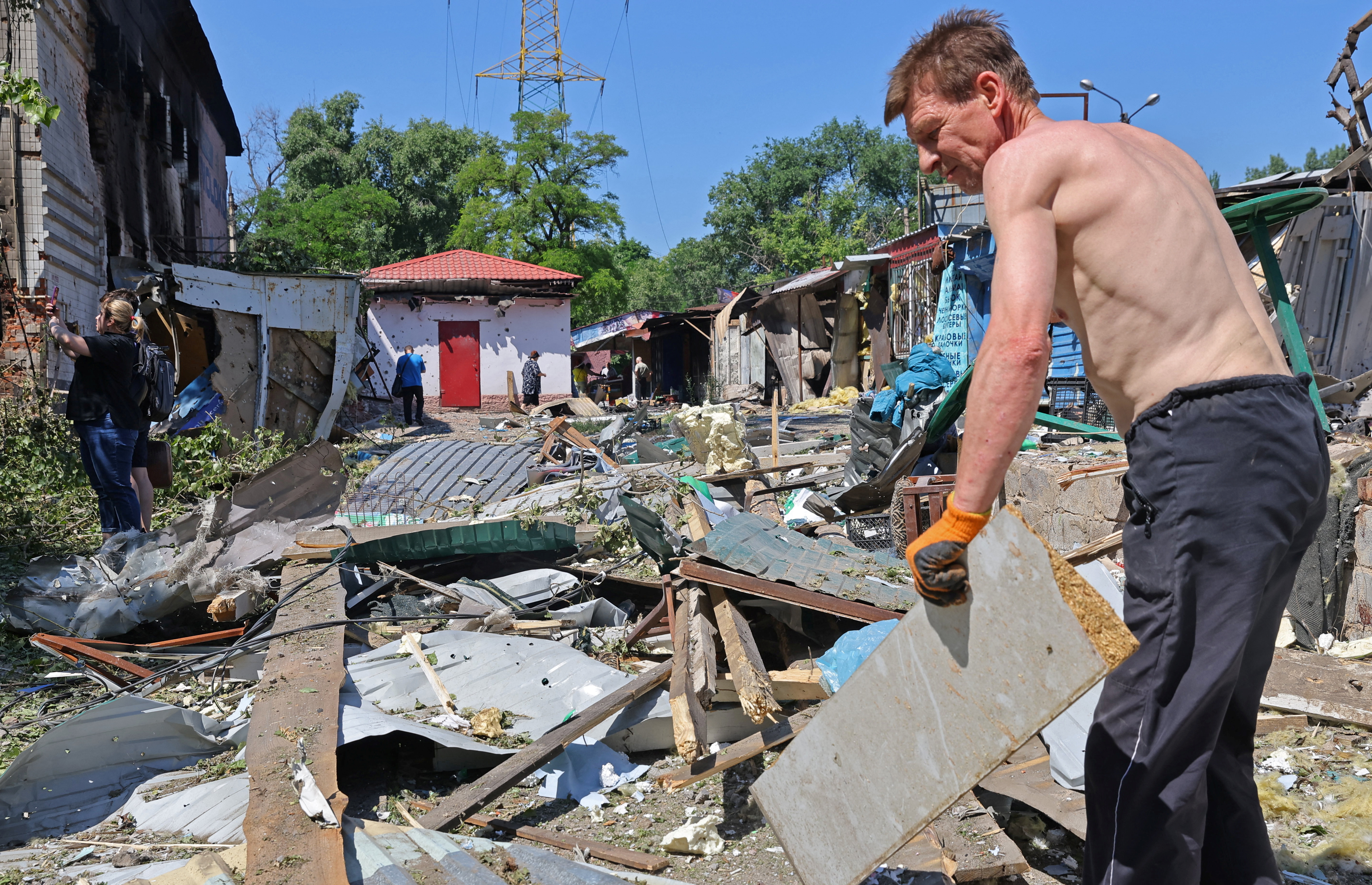 Destrucción de un supermercado en Donetsk (Reuters)