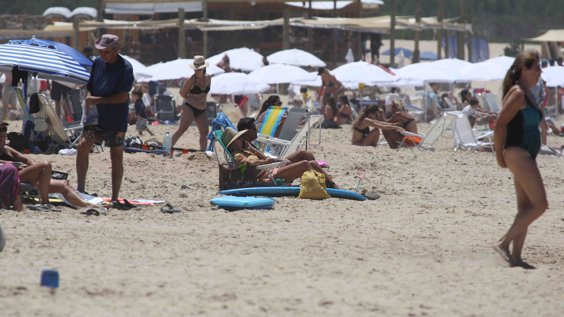 Dolores Barreiro y su novio Santiago Gómez Romero disfrutan cada sol de Uruguay (RS Fotos)