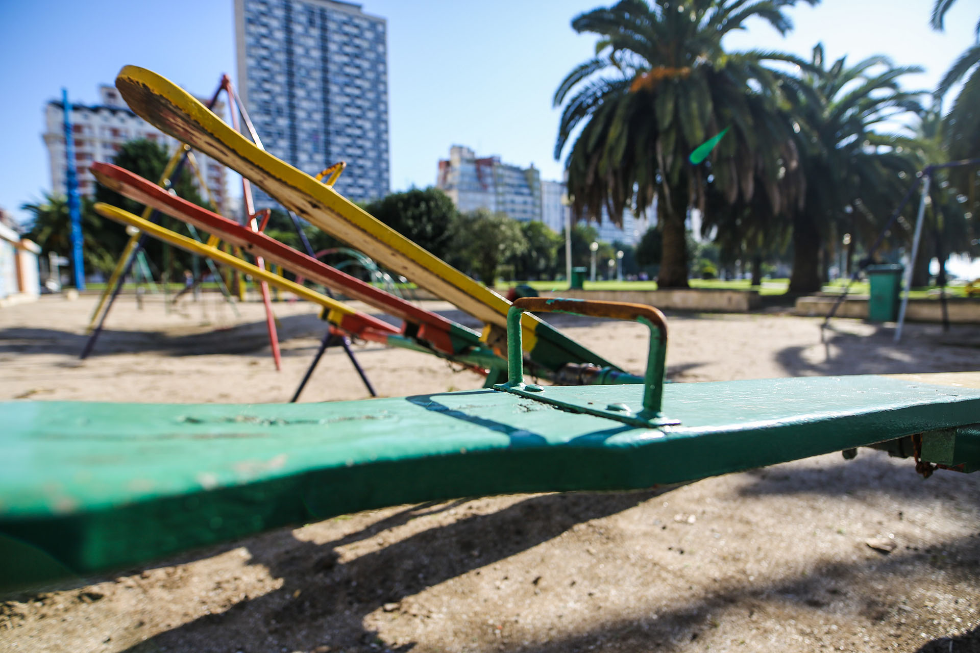 Las plazas de Mar del Plata estuvieron cerradas. Los niños todavía no pueden ir a los juegos para evitar el aglomeramiento (Christian Heit)