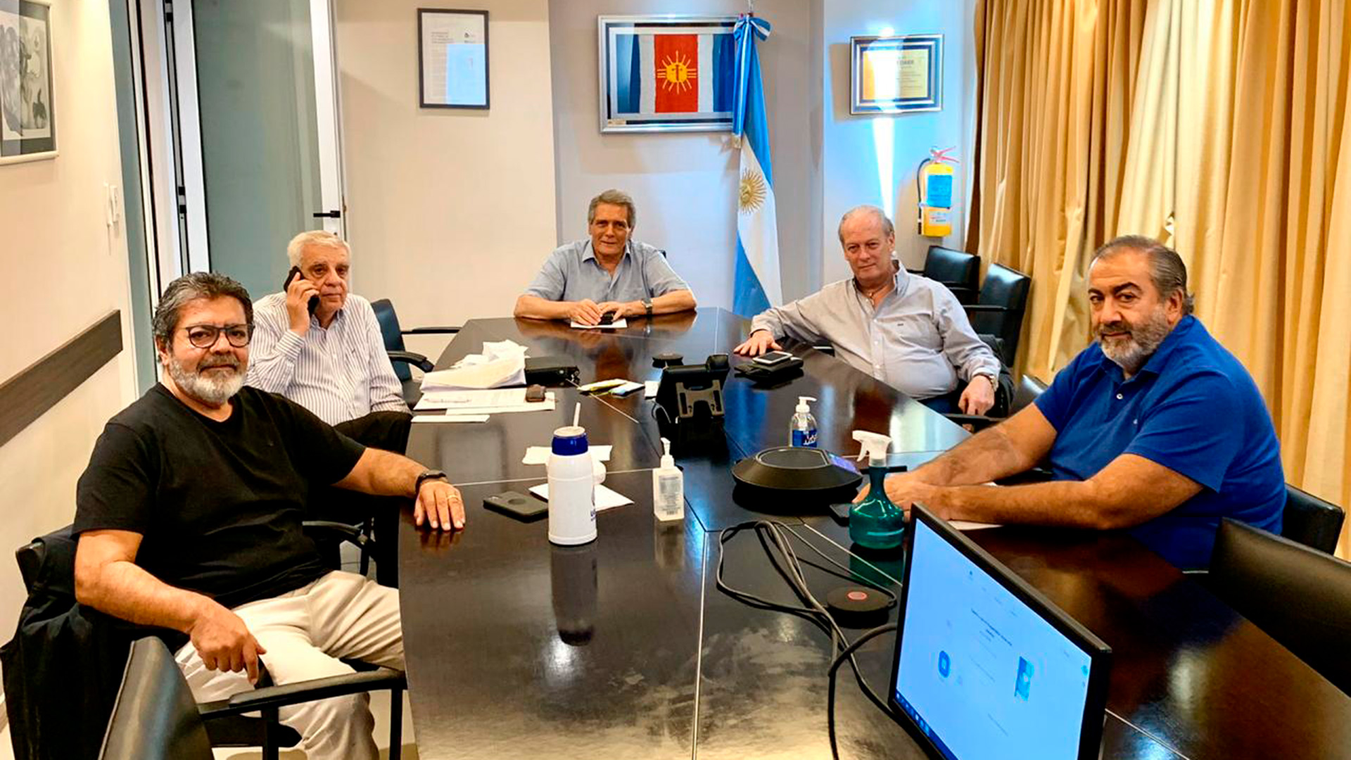 La CGT defendió el acuerdo con la UIA: Gerardo Martínez, José Luis Lingeri, Carlos Acuña, Andrés Rodríguez y Héctor Daer