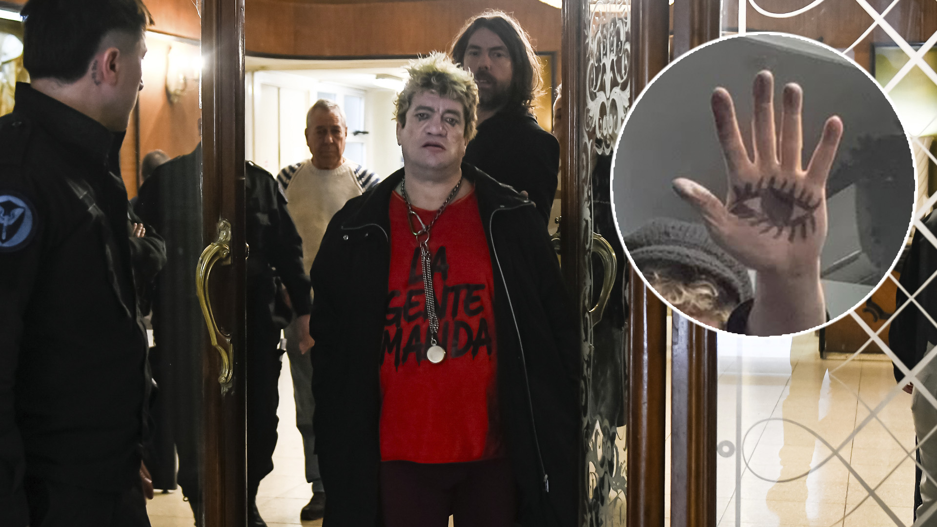 Las remeras, una runa y "el ojo que todo lo ve": los mensajes y símbolos de "Pity" Álvarez durante el juicio