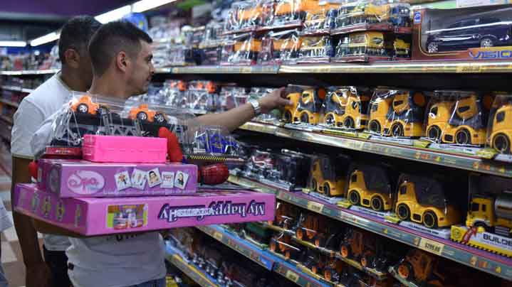 Un 10% de los argentinos se inclinó por comprar los regalos de Navidad en jugueterías, según la consultora Deloitte. .(Adrián Escandar)
