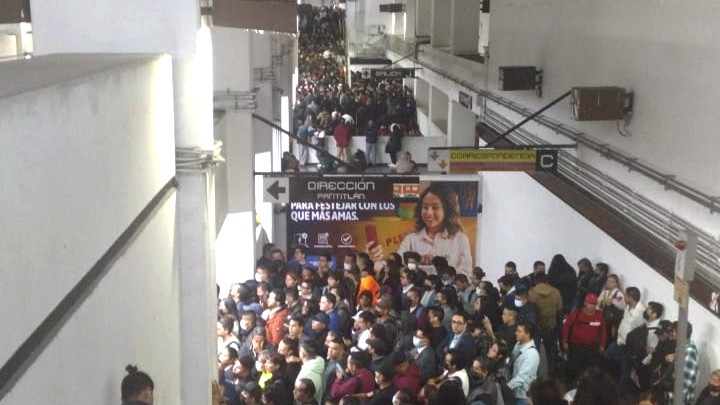 “no Me Podía Subir Al Metro Tardé Una Hora” Usuarios Piden Una Mejor Afluencia En L9 Y Lb