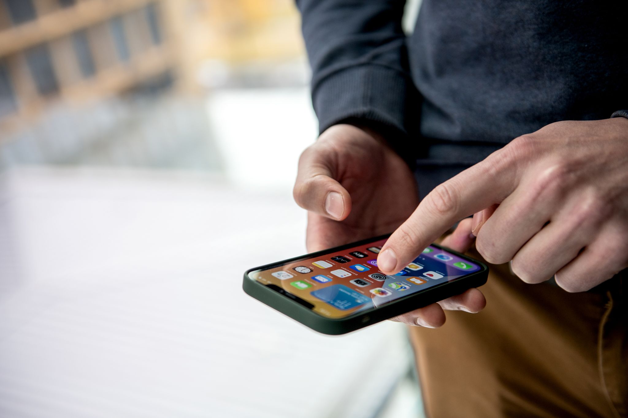 iOS 16 llegaría con novedades para la pantalla del iPhone (Foto: Zacharie Scheurer/dpa)