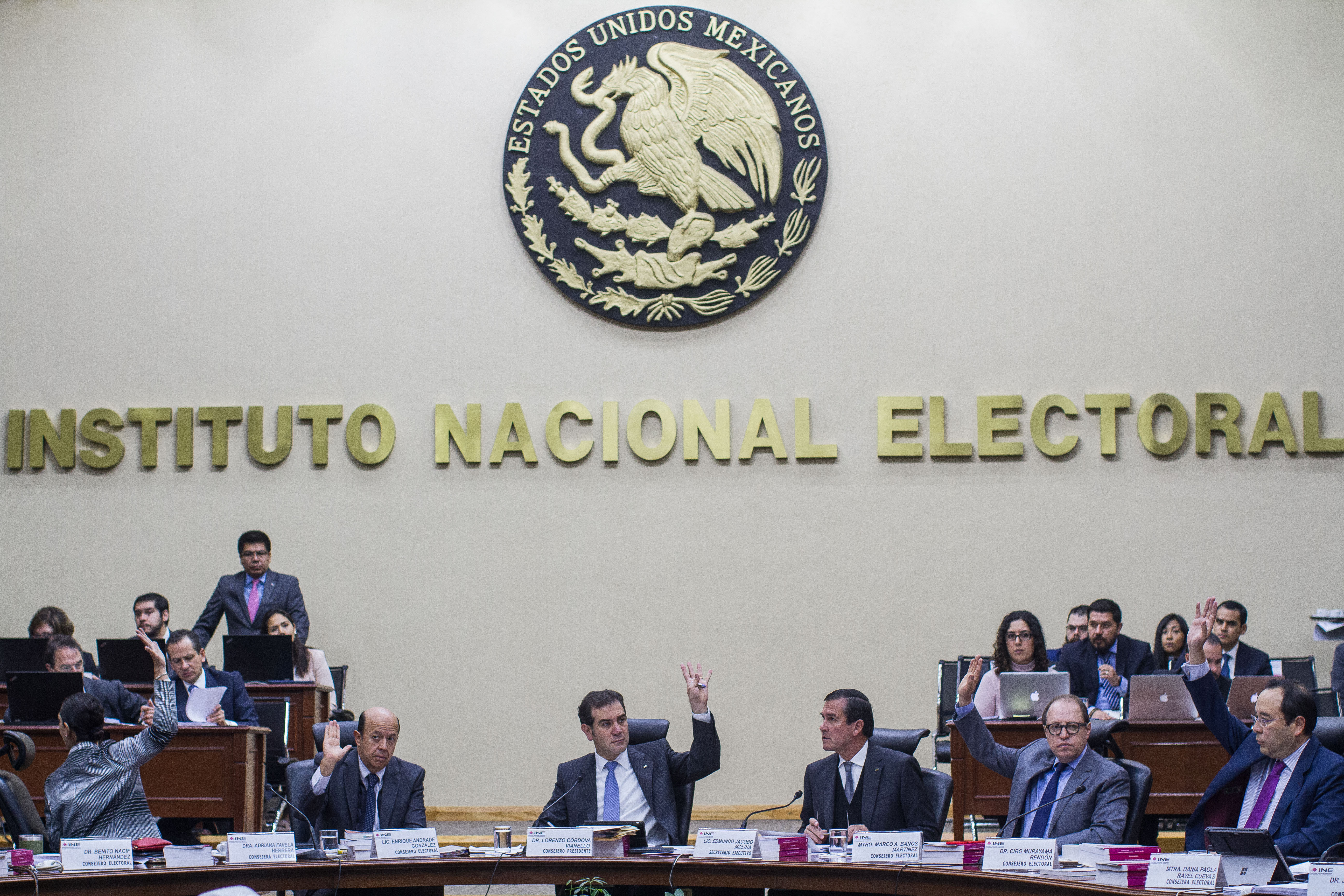 Los consejeros declararon la improcedencia de dos denuncias de Morena en contra del PRI y Movimiento Ciudadano (Foto: Isaac Esquivel/Cuartoscuro)