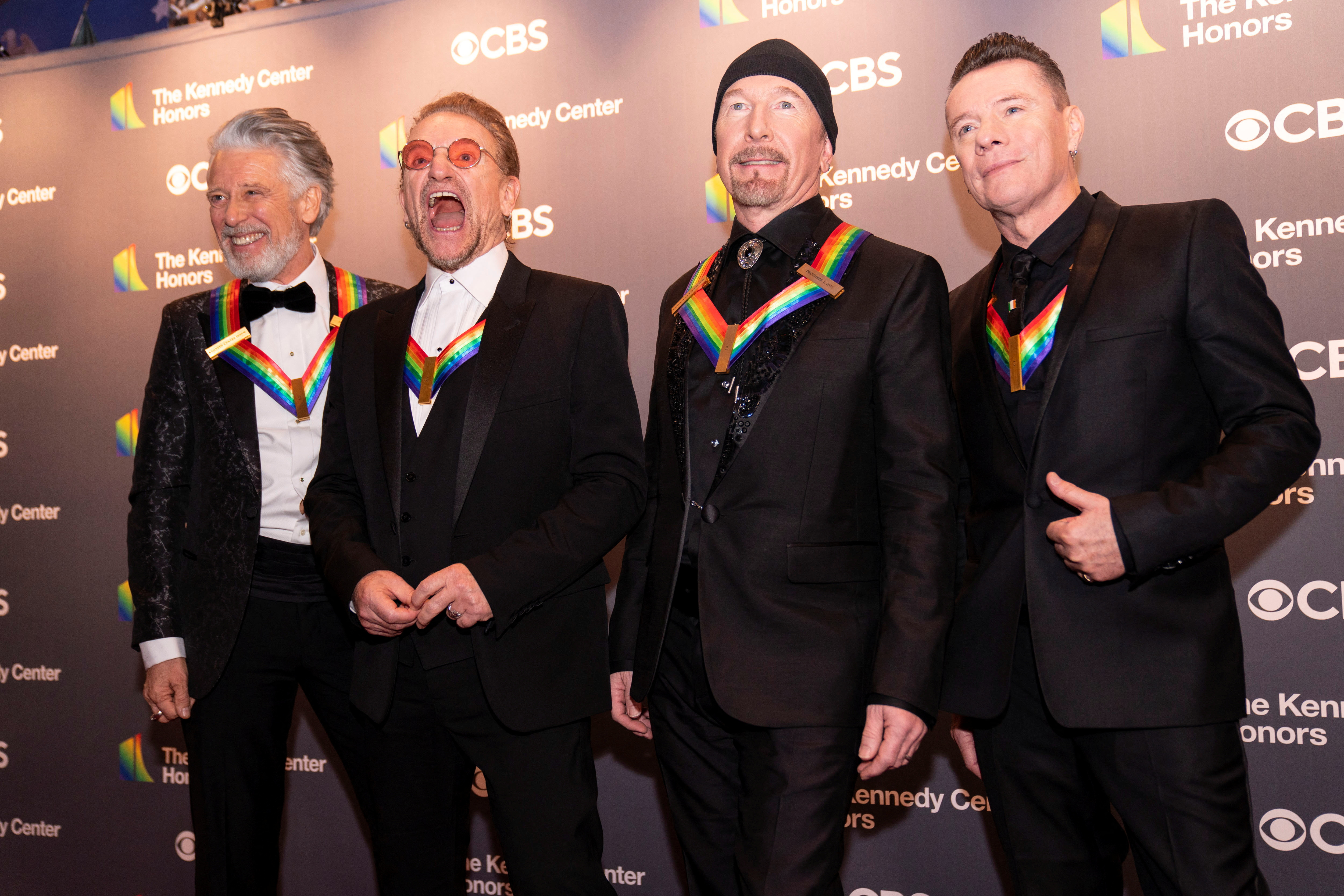 Adam Clayton, Bono, The Edge, y Larry Mullen Jr., durante la gala de los premios Kennedy Center Honors (Foto: REUTERS/Sarah Silbiger)