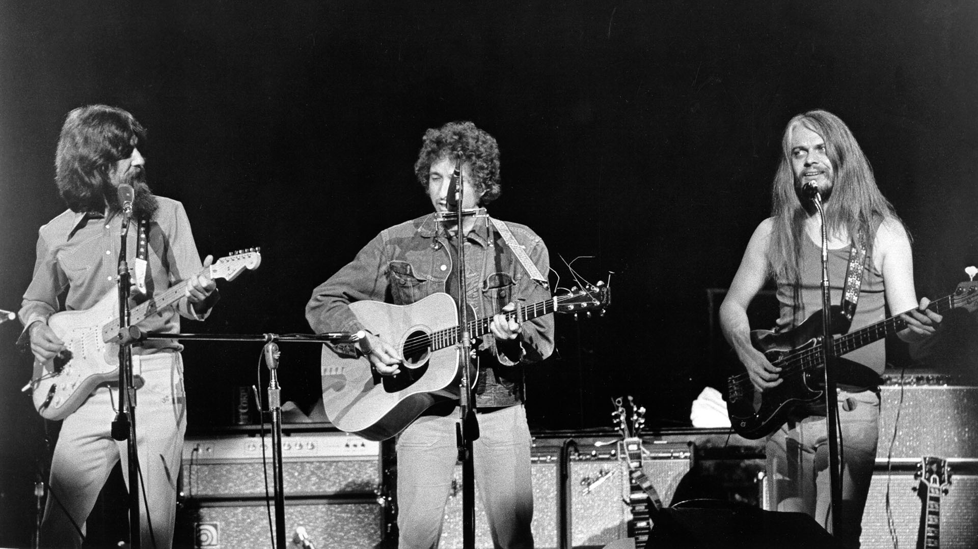 George Harrison, Bob Dylan y Leon Russell en el concierto por Bangladesh, el primer gran recital humanitario de la historia del rock (Michael Ochs Archives/Getty Images)