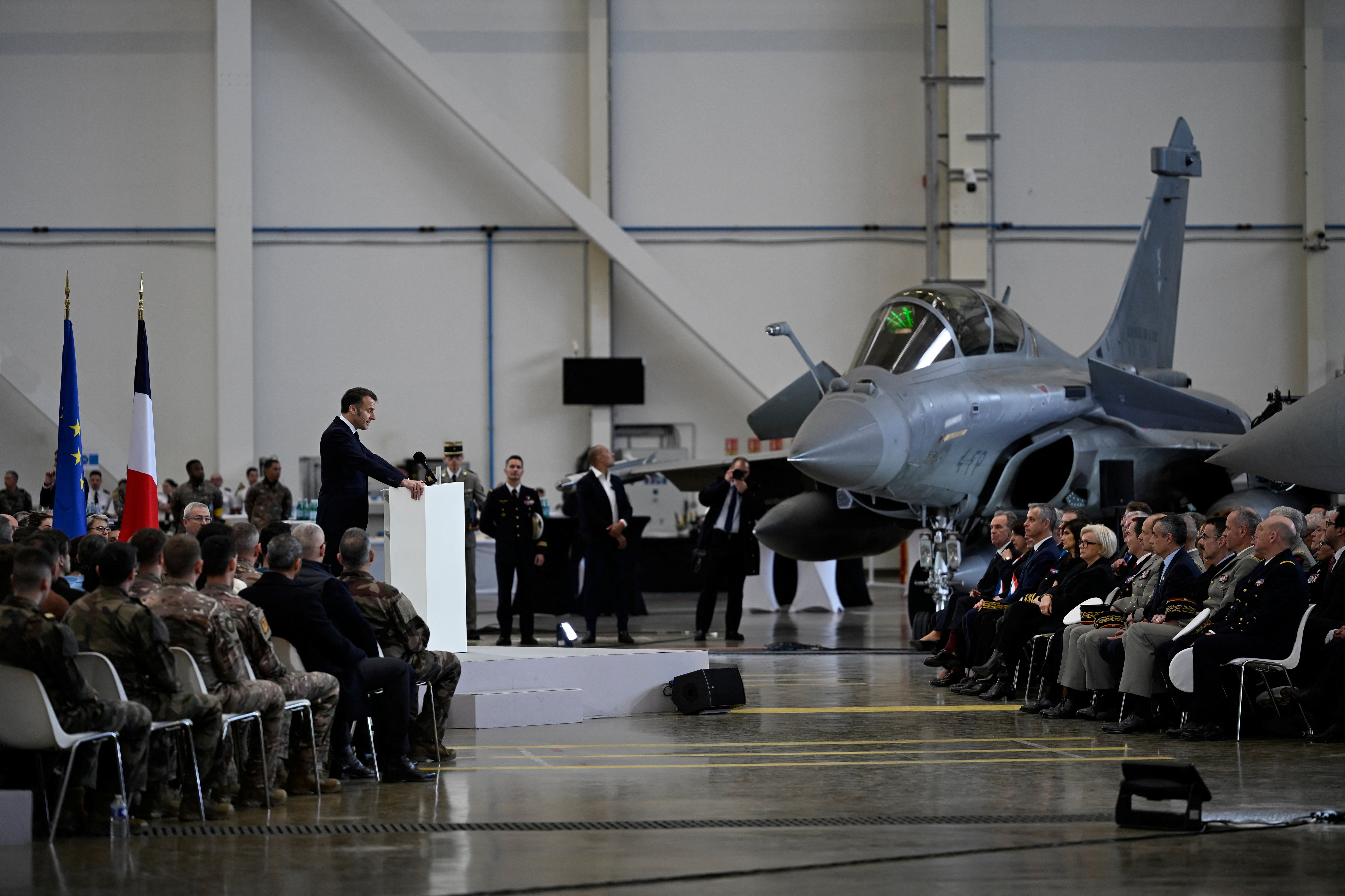 Cuidó durante meses a una mujer mayor para ganarse su confianza y le robó una caja fuerte con joyas y dólares