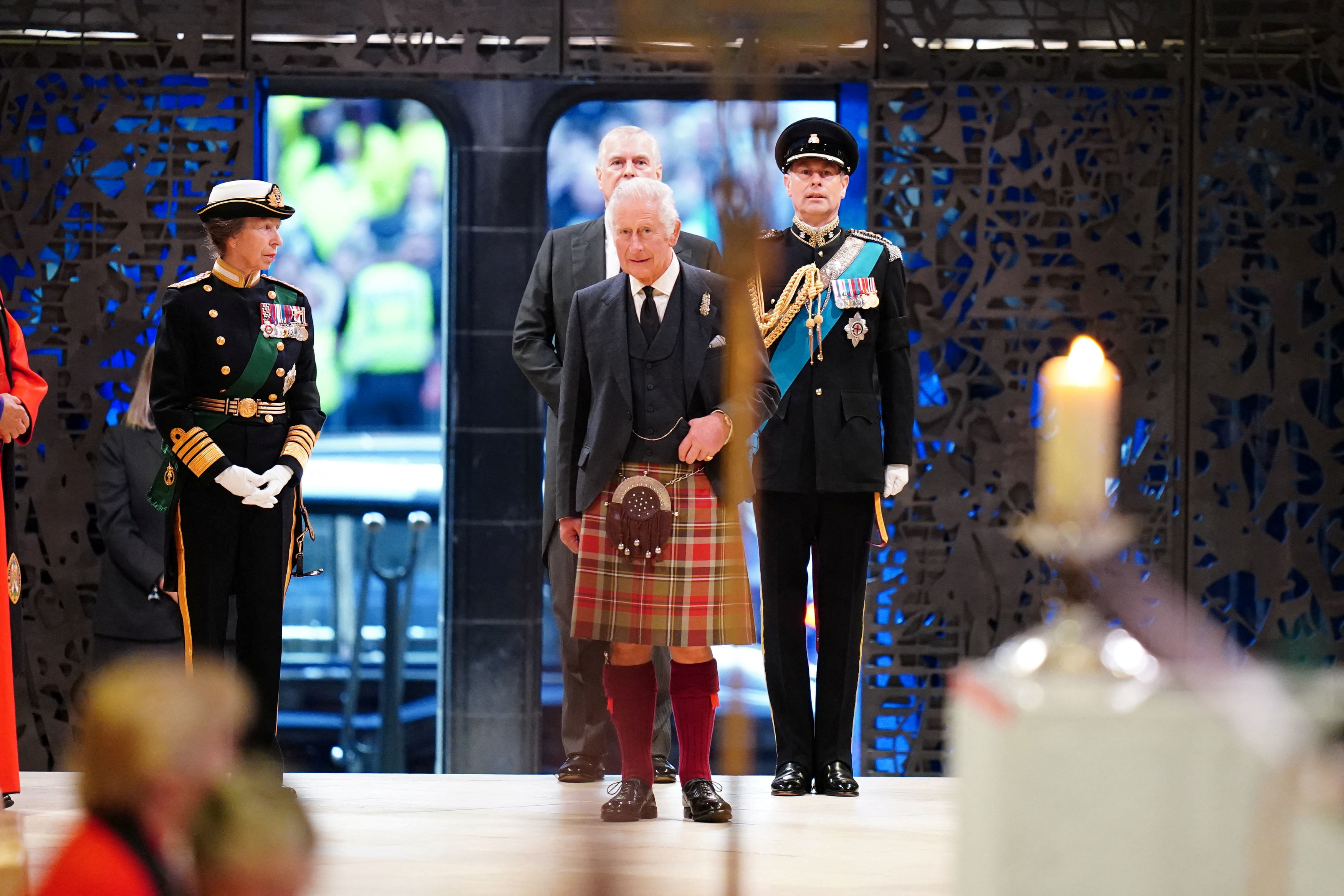 El rey Carlos III, la princesa real, el duque de York y el conde de Wessex celebran una vigilia en la catedral de St Giles, Edimburgo, en honor a la reina Isabel II 
Jane Barlow/Pool via REUTERS