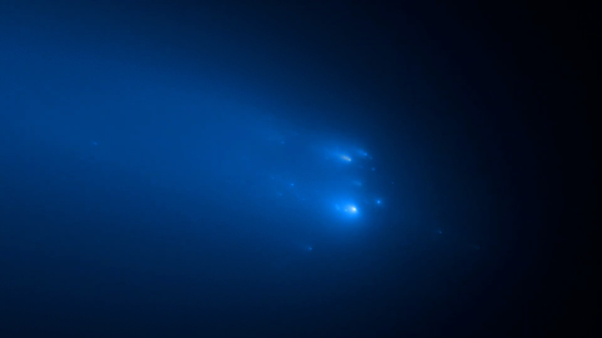 El telescopio Hubble capturó el momento exacto en el que el cometa Atlas se rompe en mil pedazos