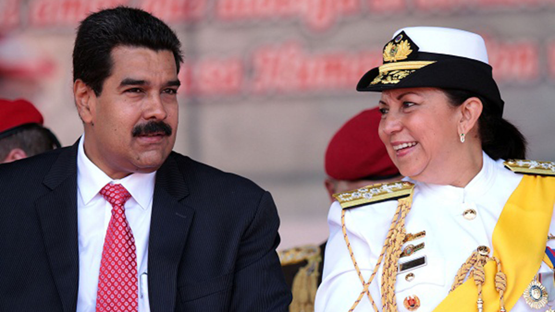 Nicolás Maduro junto a Carmen Teresa Meléndez Rivas, actual ministra del Interior y primera ministra de la Defensa en Venezuela
