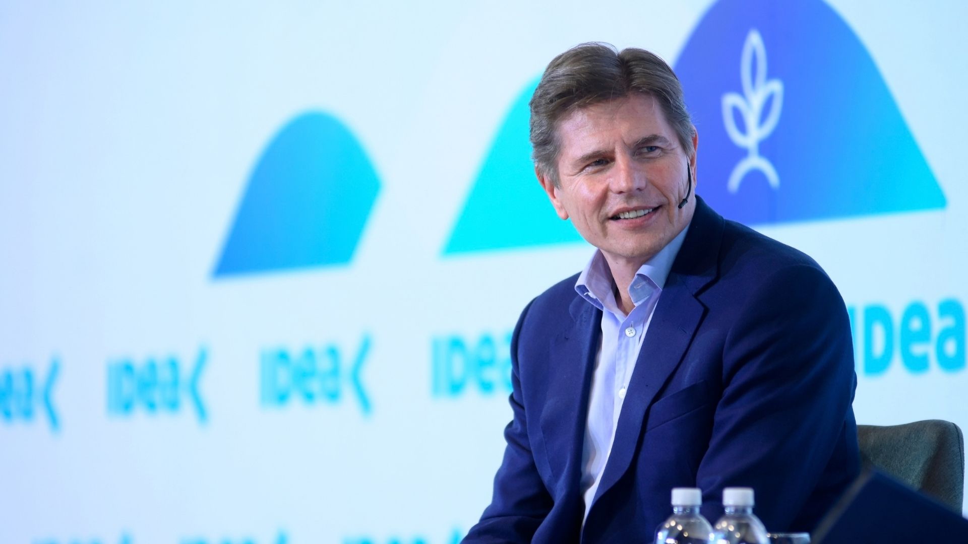 Más competencia, reglas claras y ahorro: el argentino que lideró la Bolsa de Hong Kong marcó las claves para el futuro del país