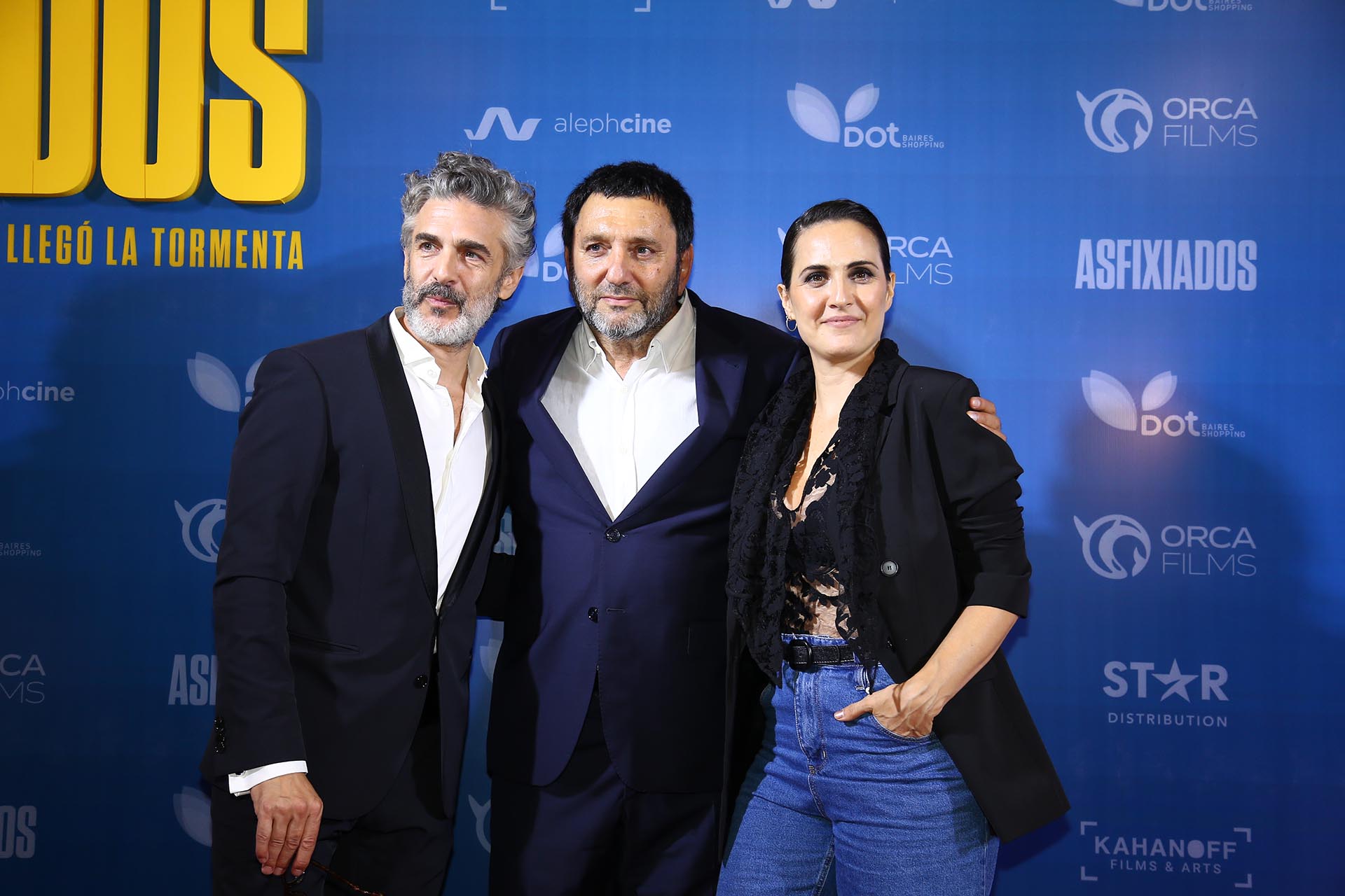 Leonardo Sbaraglia y Julieta Díaz junto a Gabriel Hochbaum