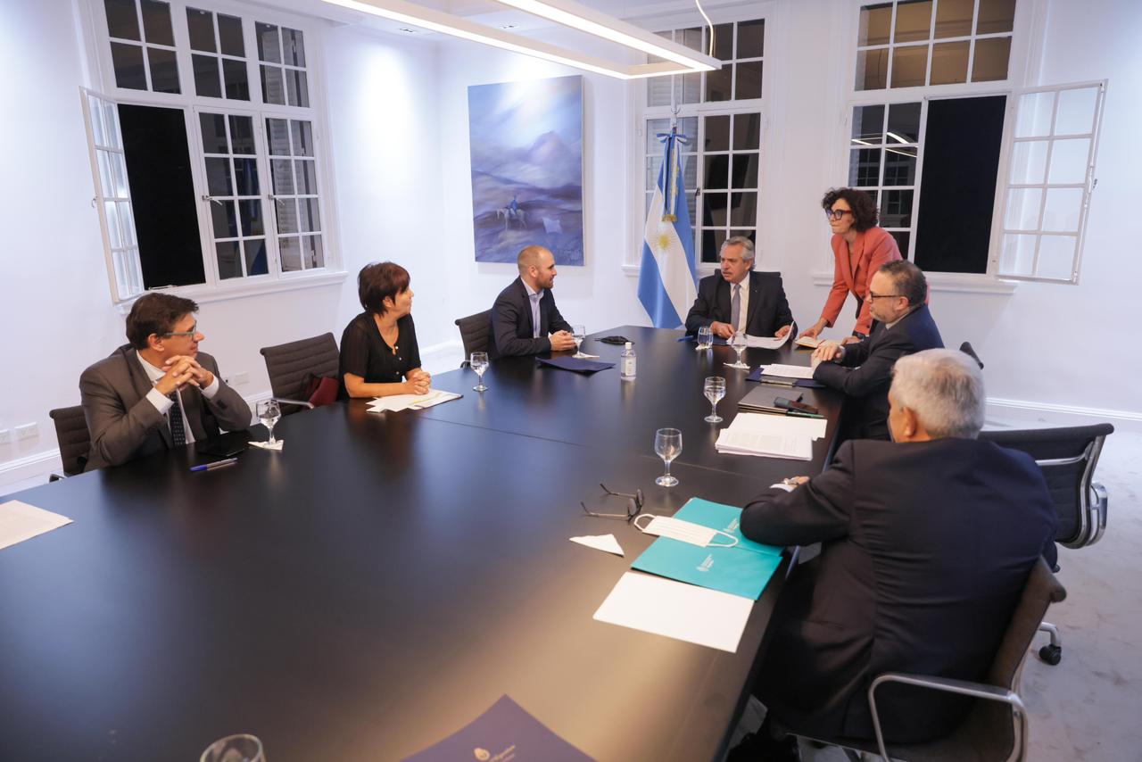 Alberto Fernández lidera una reunión de gabinete económico antes de su anuncio en Olivos