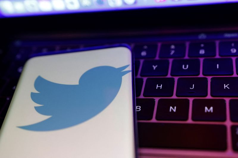 Twitter amplía a más de 100 el número de usuarios permitidos en un chat 