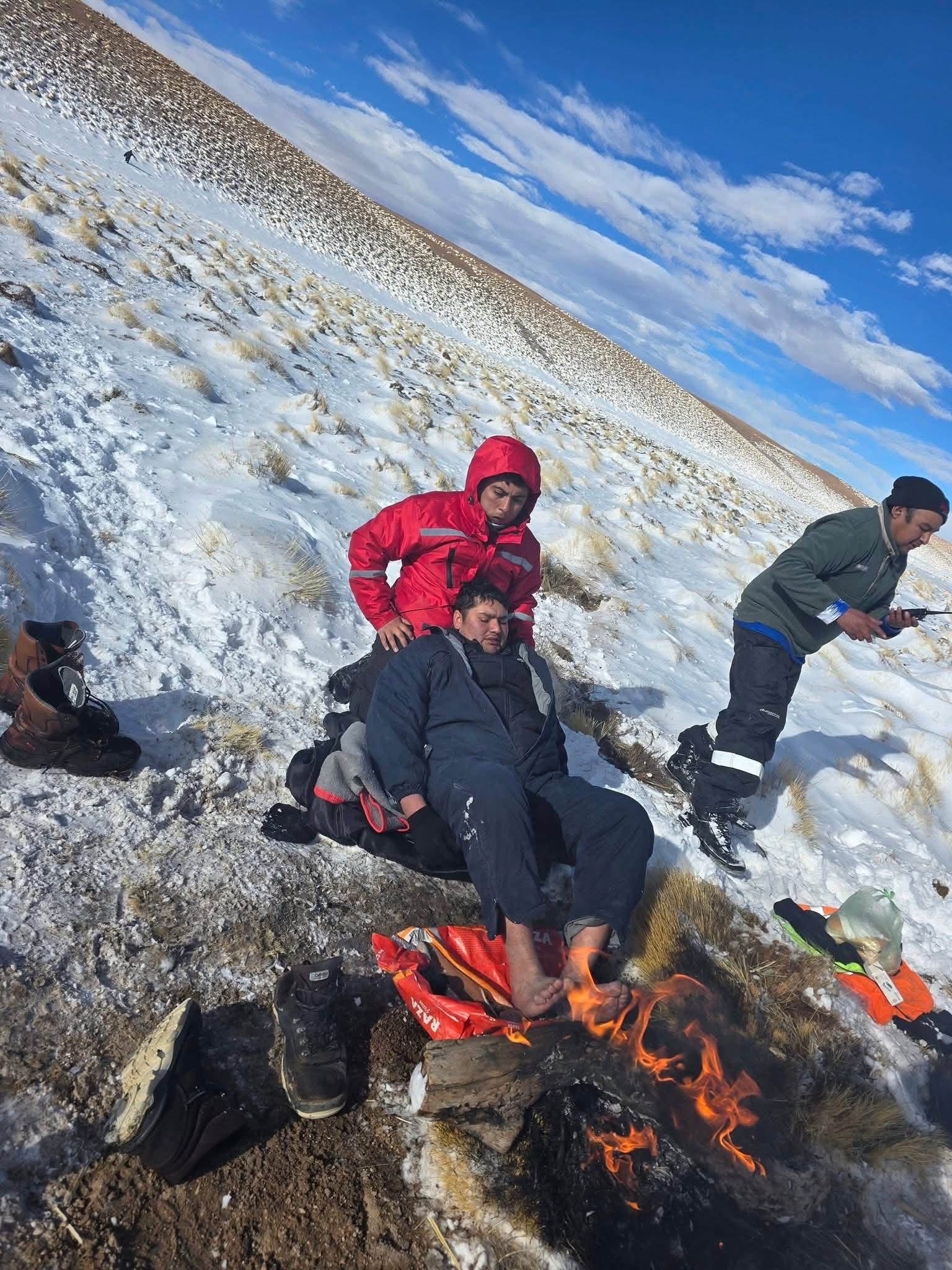 Video: as&iacute; fue el dram&aacute;tico rescate de los mineros atrapados por una tormenta de nieve en la puna de Catamarca