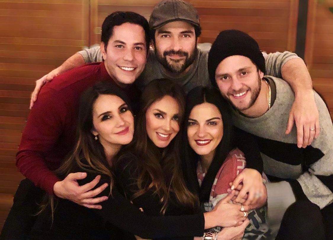 The only public meeting that included the 6 was in December 2019 (Photo: Instagram/@anahi)