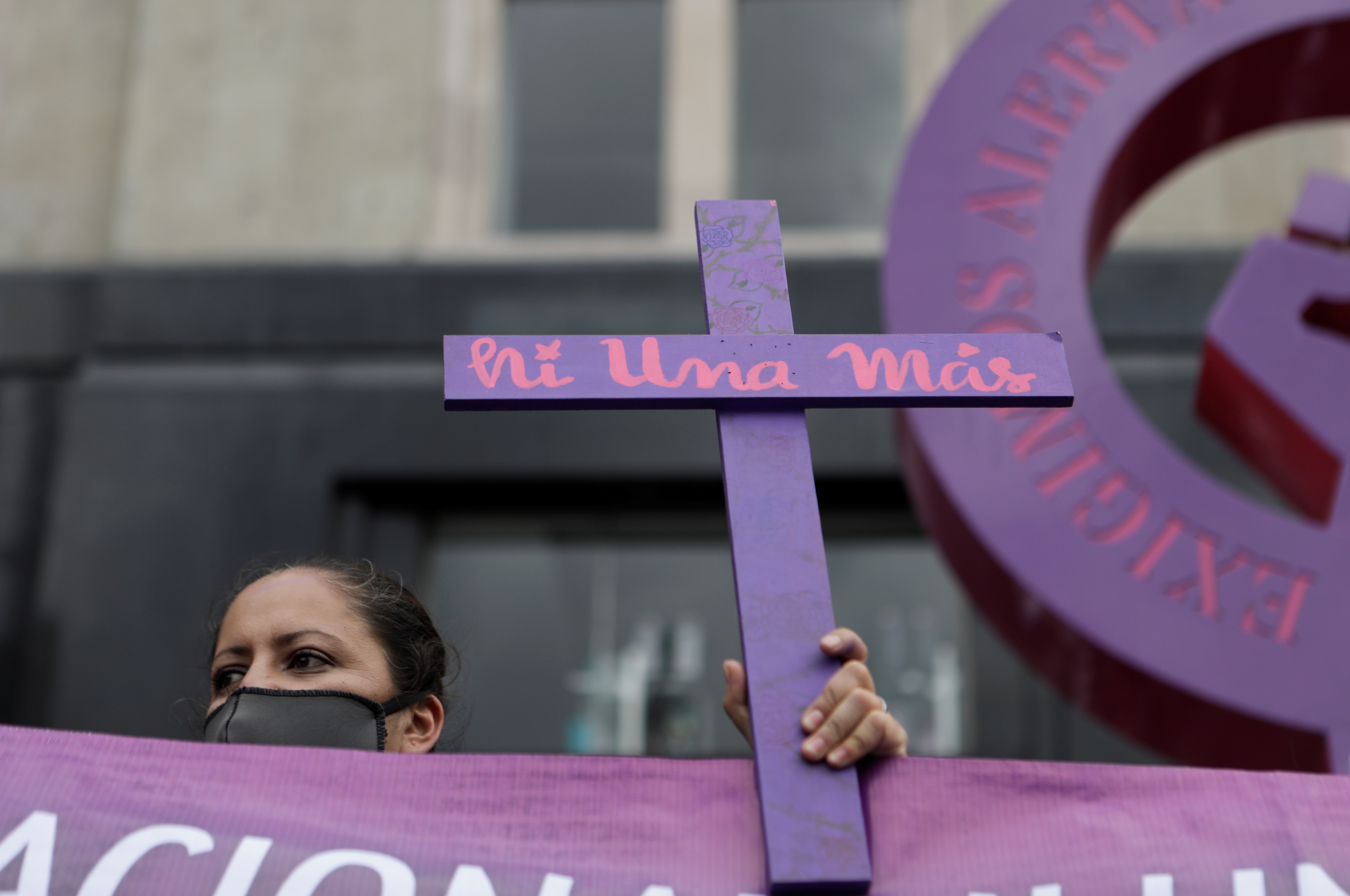 Marcha en contra de la violencia y los feminicidios el 16 de agosto, 2020. REUTERS/Raquel Cunha