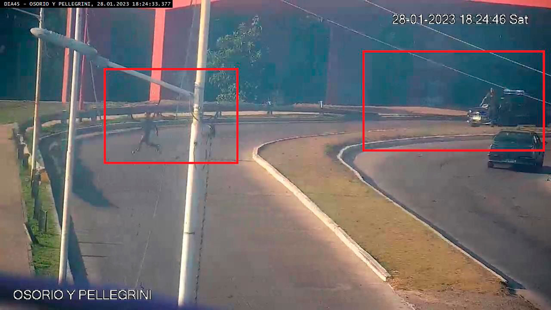 En la intersección de las calles Osorio y Pellegrini, el hombre se bajó de la moto y escapó corriendo en dirección al Riachuelo