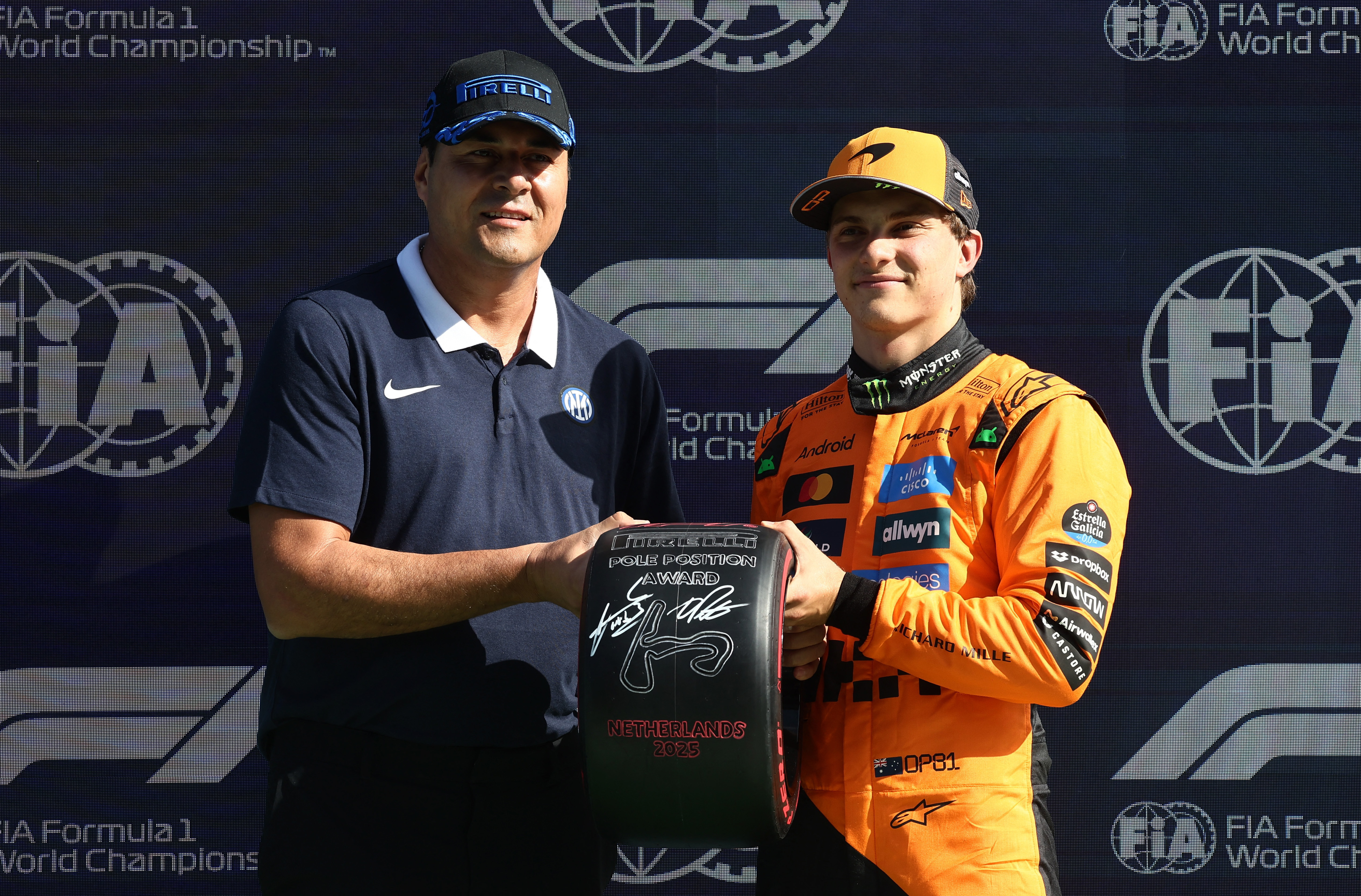 Un ex jugador de la selección argentina entregó el premio a Oscar Piastri tras lograr la pole del GP de los Países Bajos de F1