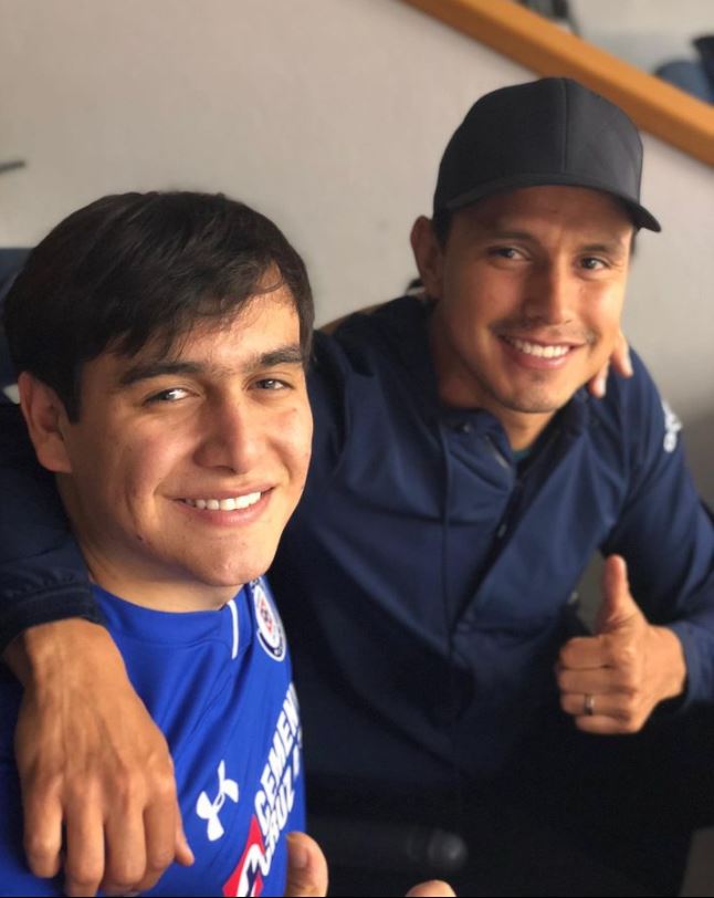 Julián Figueroa y  Jerry Flores compartían una gran afición por el fútbol
(Foto: Instagram/@afición)