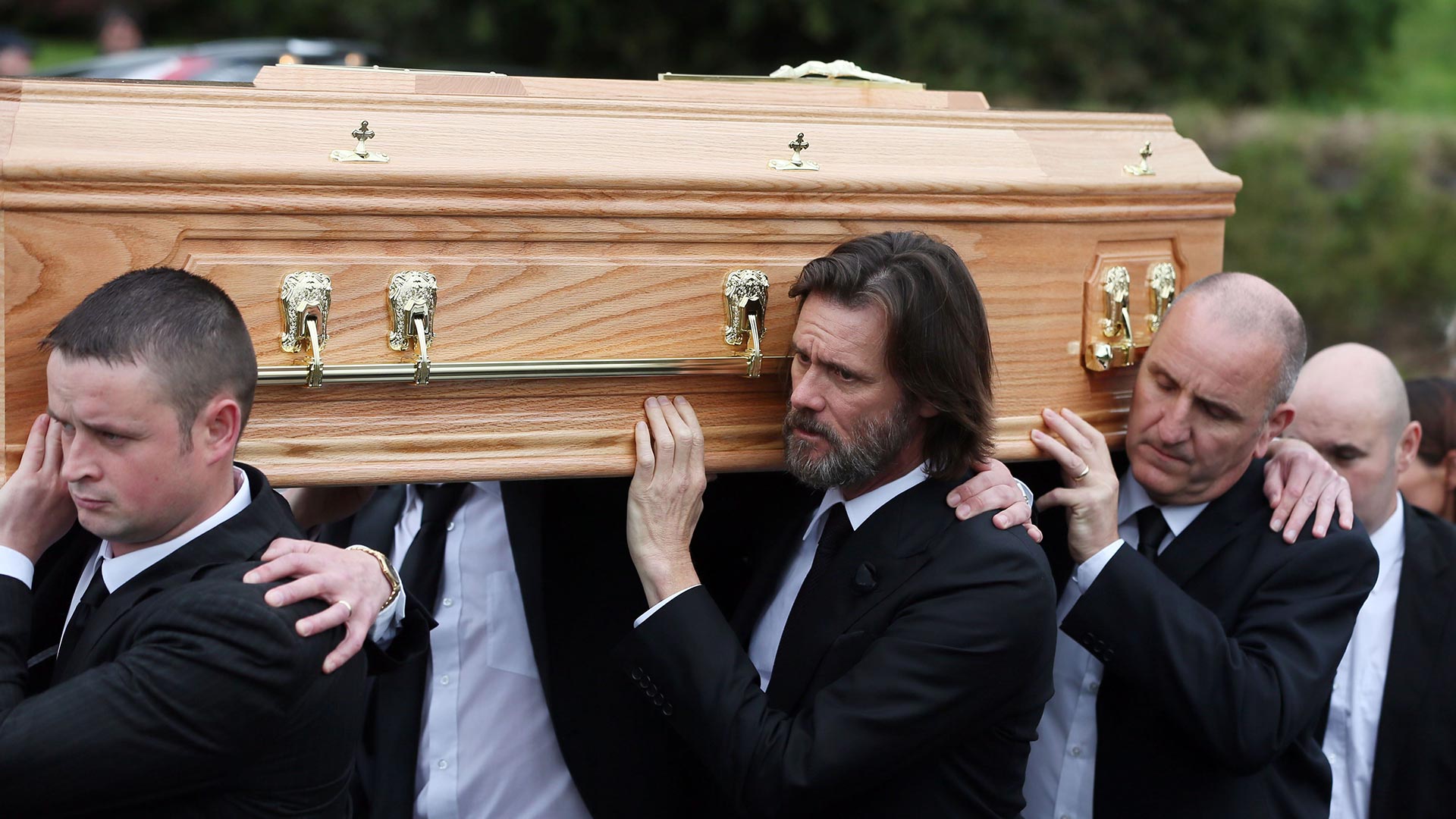 Jim Carrey en el funeral de su novia Cathriona White
