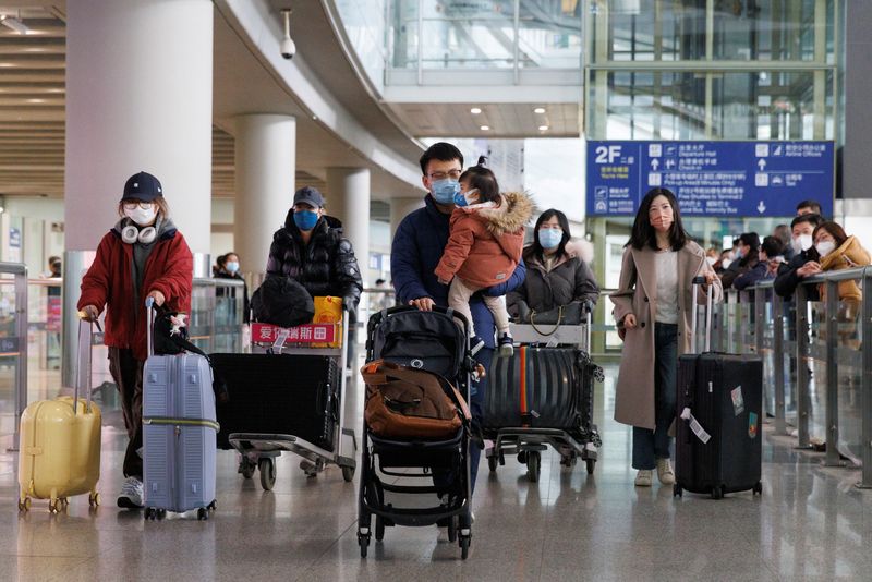 Depuis le 5 janvier dernier, les passagers en provenance de Chine, de Hong Kong ou de Macao, ou qui s'y sont rendus dans les dix jours précédant leur déplacement, sont également tenus avant d'embarquer d'un test négatif au COVID-19 ou d'un certificat de guérison de maladie. (Reuters)