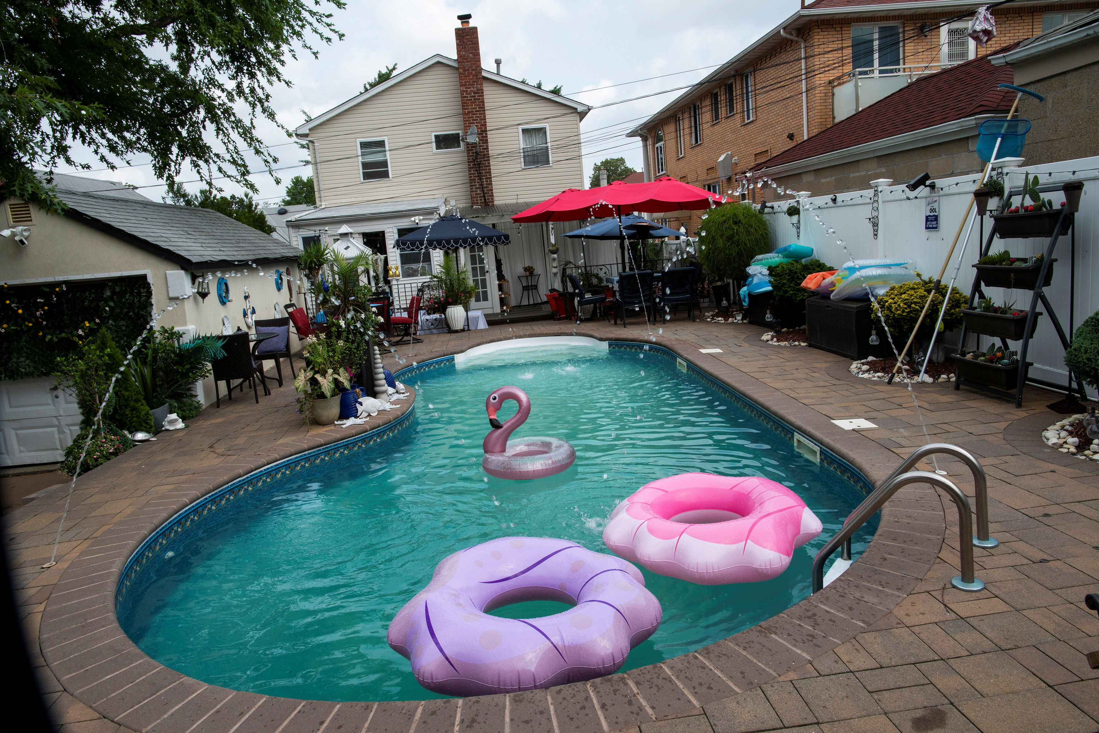 Cómo es el Airbnb de piscinas que permite alquilarlas por horas para refrescarse con familia y amigos
